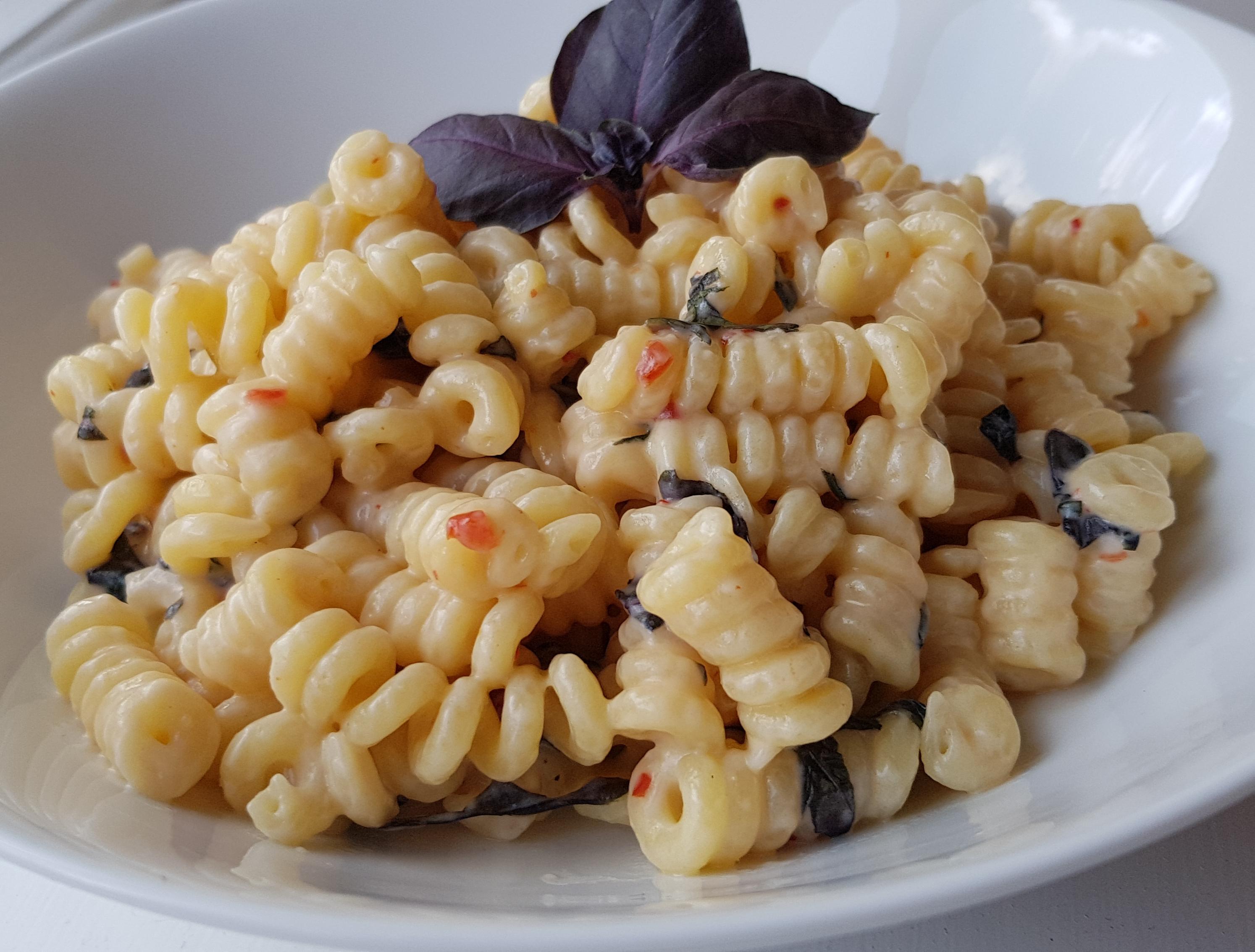 [Homemade] My chilli, cheese fusilli bucati with purple basil. food