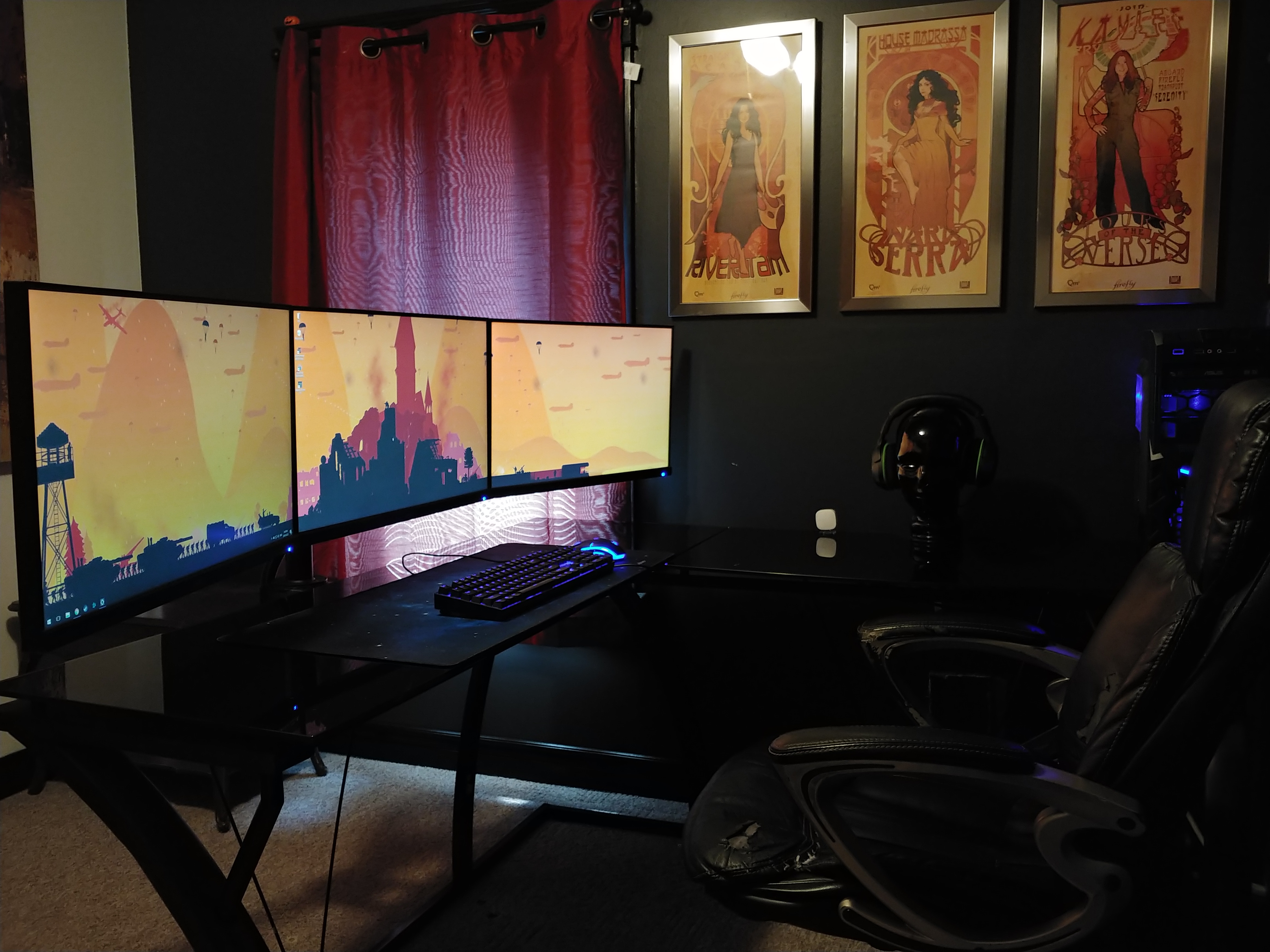 Glass desk, floating monitors r/battlestations