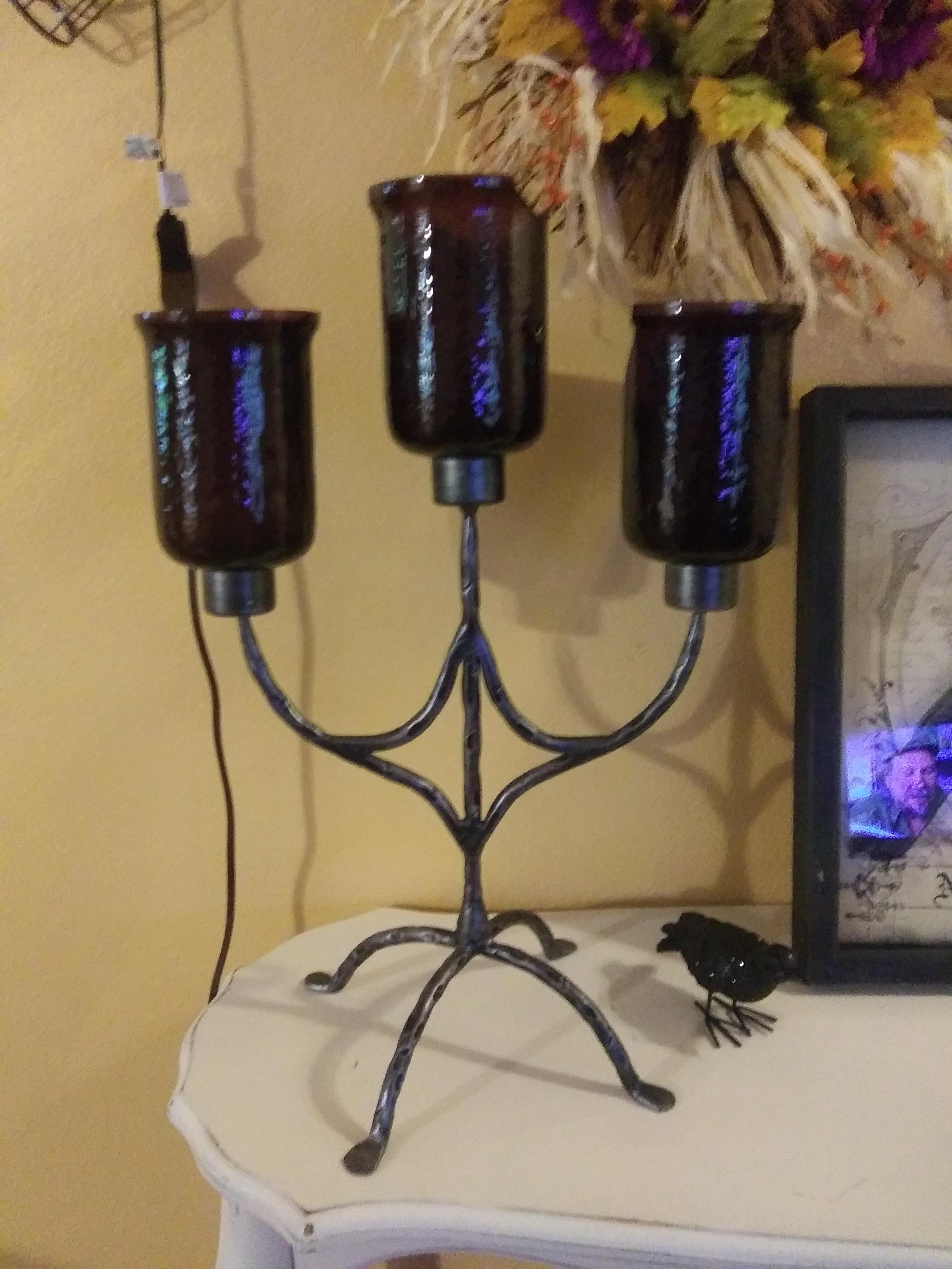 Accidentally broke my Ma's candle holder that she loves. Anyone know