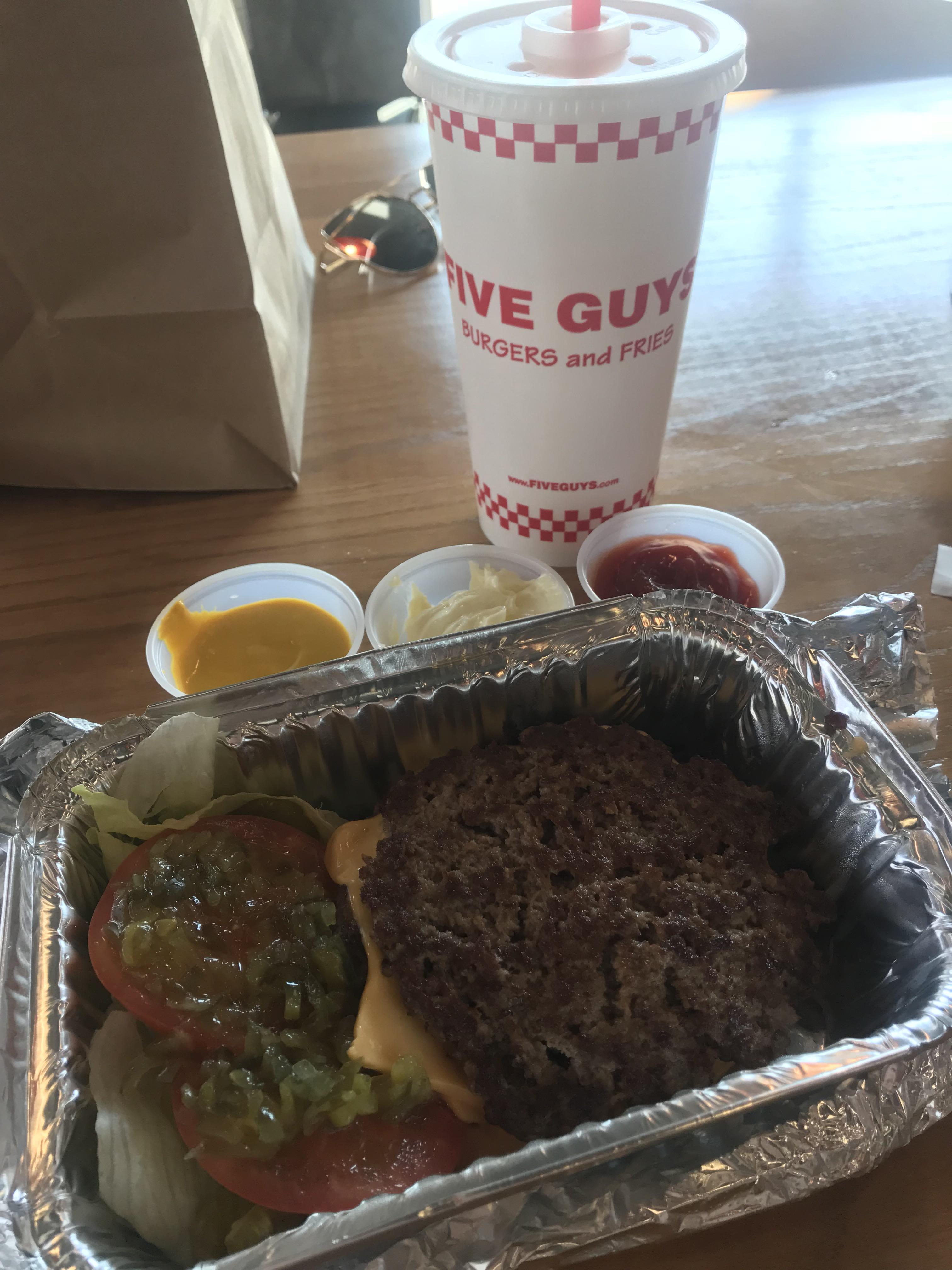 Five Guys burger “bowl” lowcarb