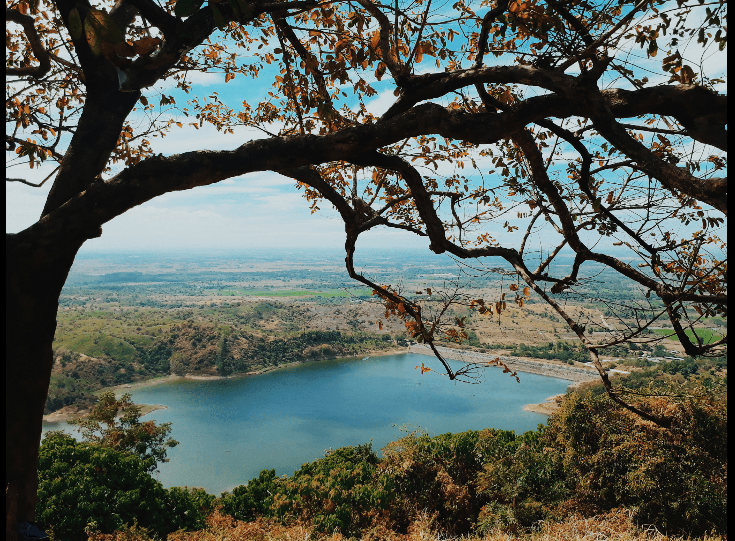 Summer afternoon overlooking a dam. Nueva Ecija, PH [OC] [1460x1080