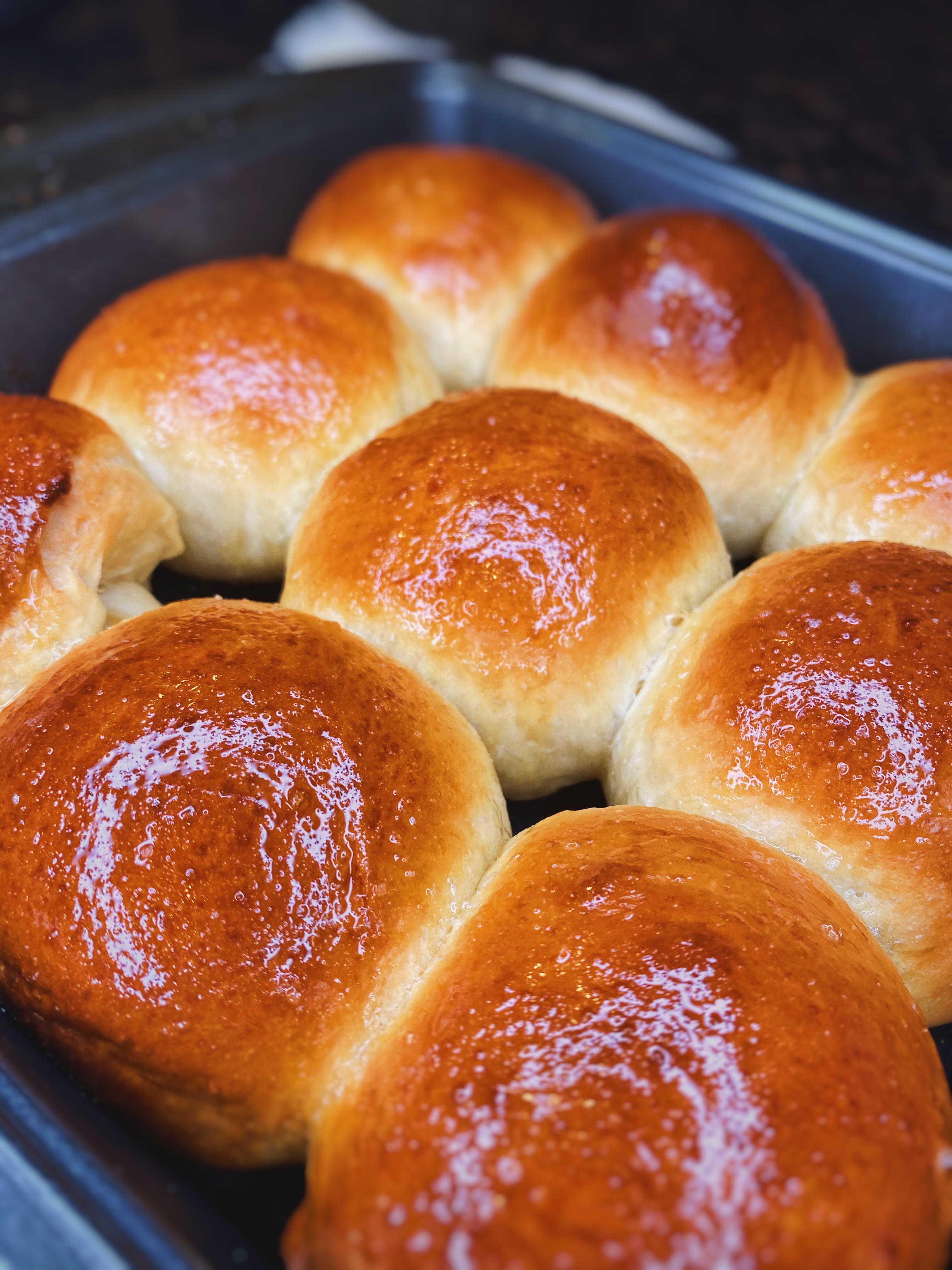 Hokkaido Milk Bread Buns / Creams and Milk Make These Buns Worth To Try