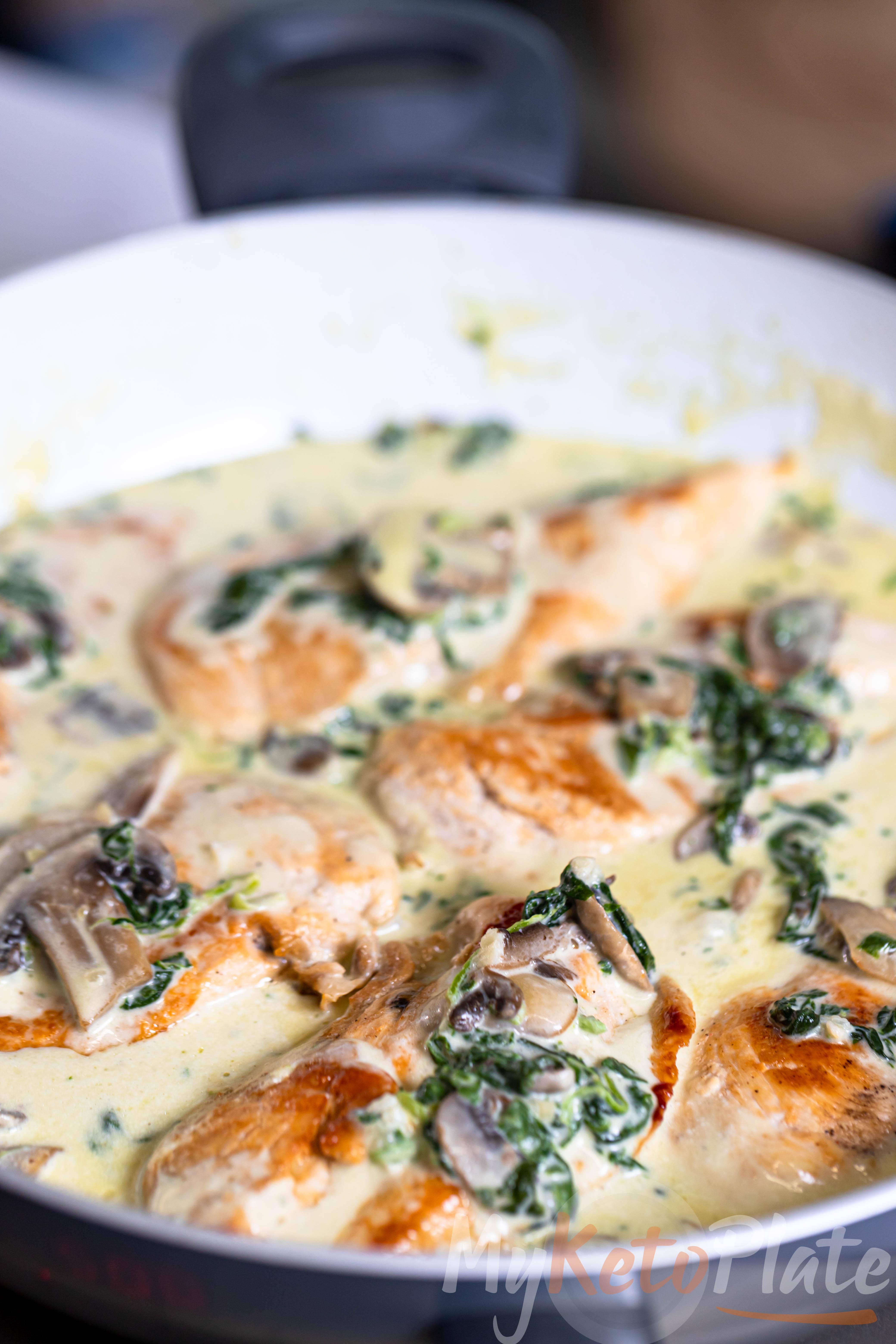 Creamy Parmesan Garlic Mushroom Chicken r/ketorecipes