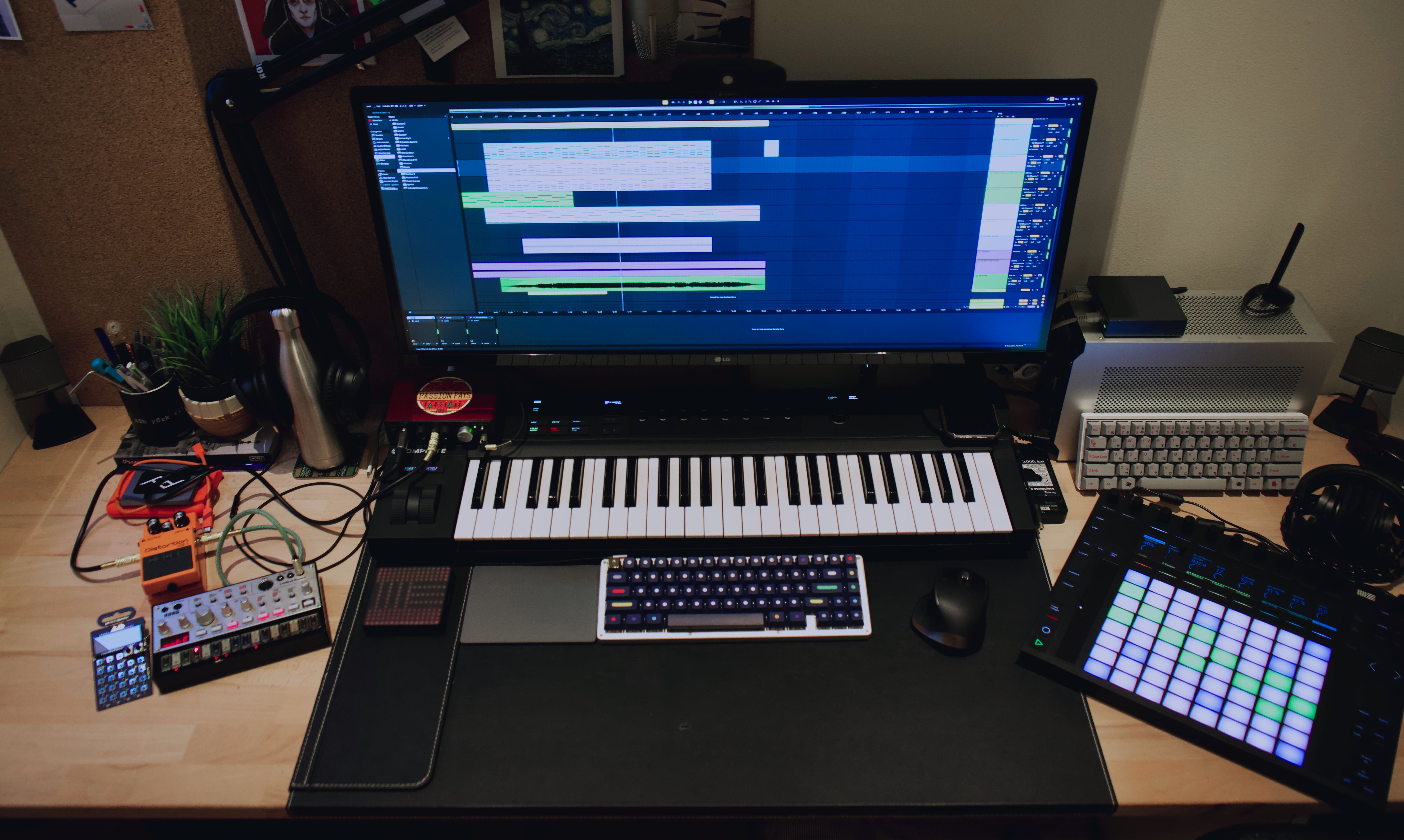 Consumer/multimedia speakers vs. studio monitors. r/MusicBattlestations