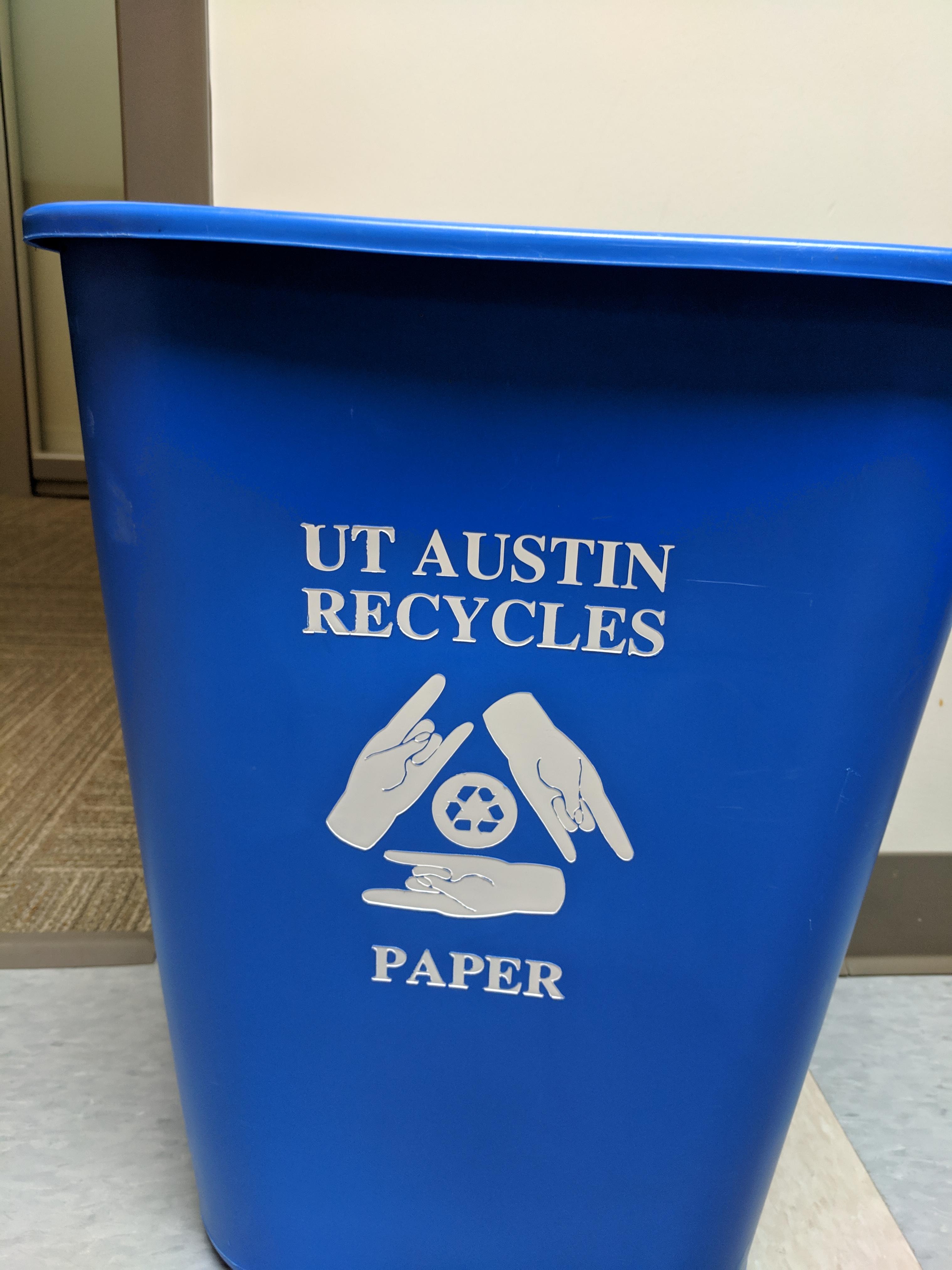 UT Austin's recycling bins use the hook 'em sign r/Austin