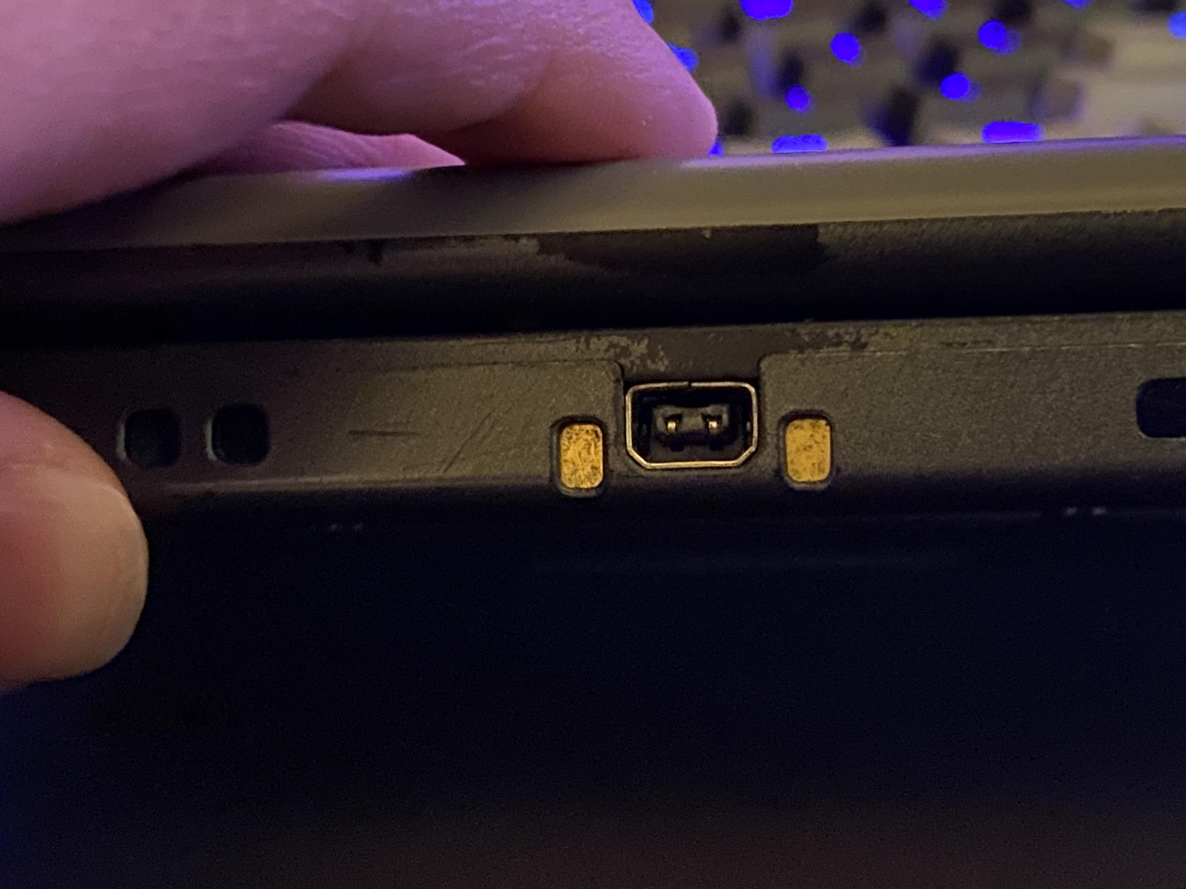 Is my 3ds charger broke? r/3DS