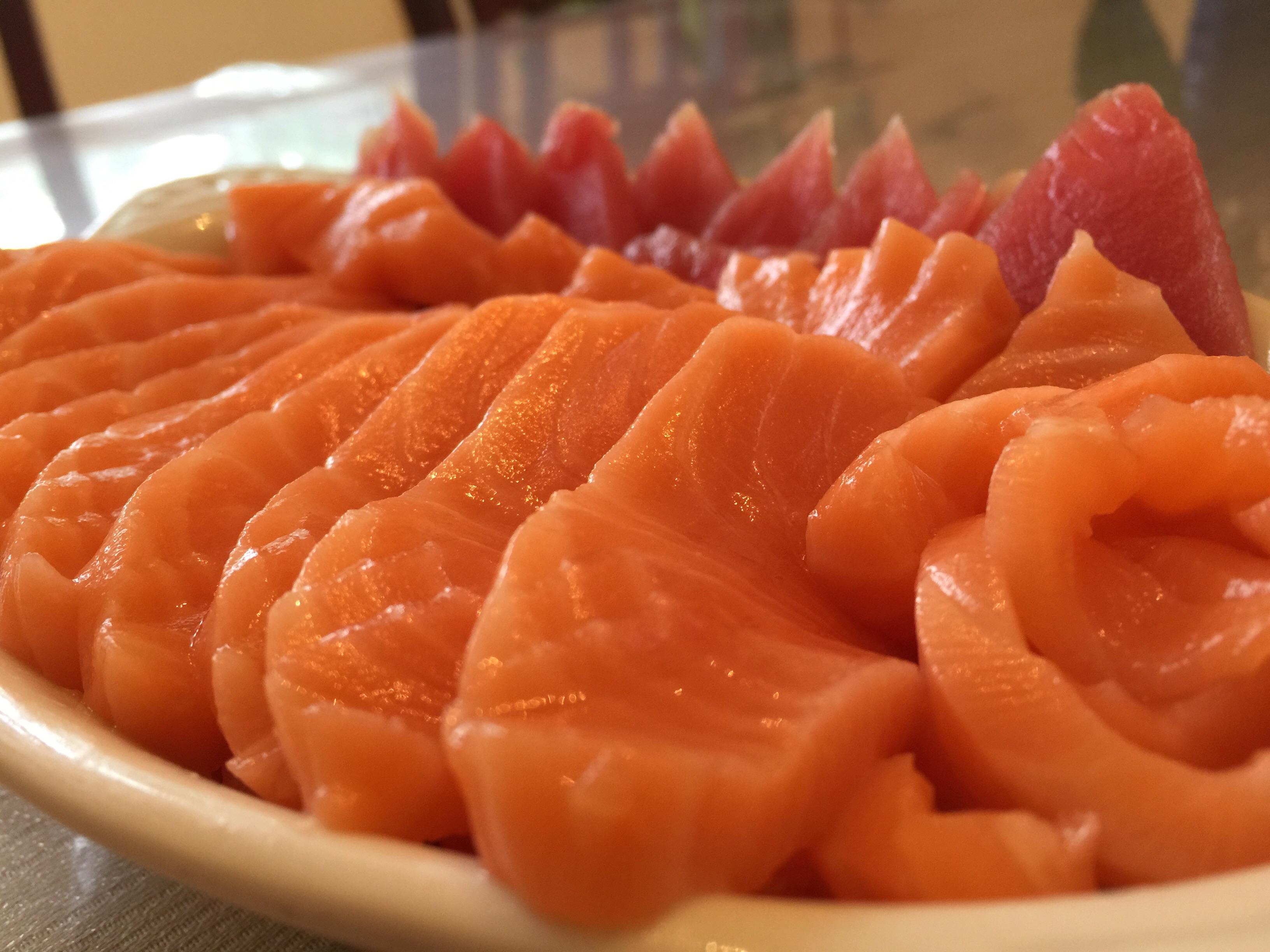 [Homemade] Fresh cut salmon and tuna sashimi r/food