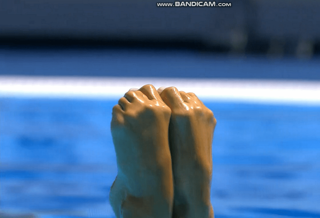 Synchronized swimming feet closeups 2 Page 1 The MousePad