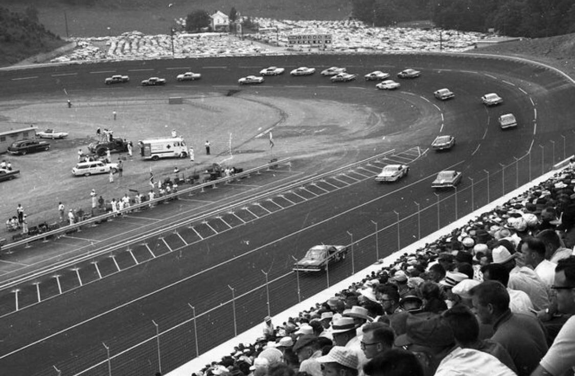 Throwback Thursday Bristol's first race in 1961. r/NASCAR