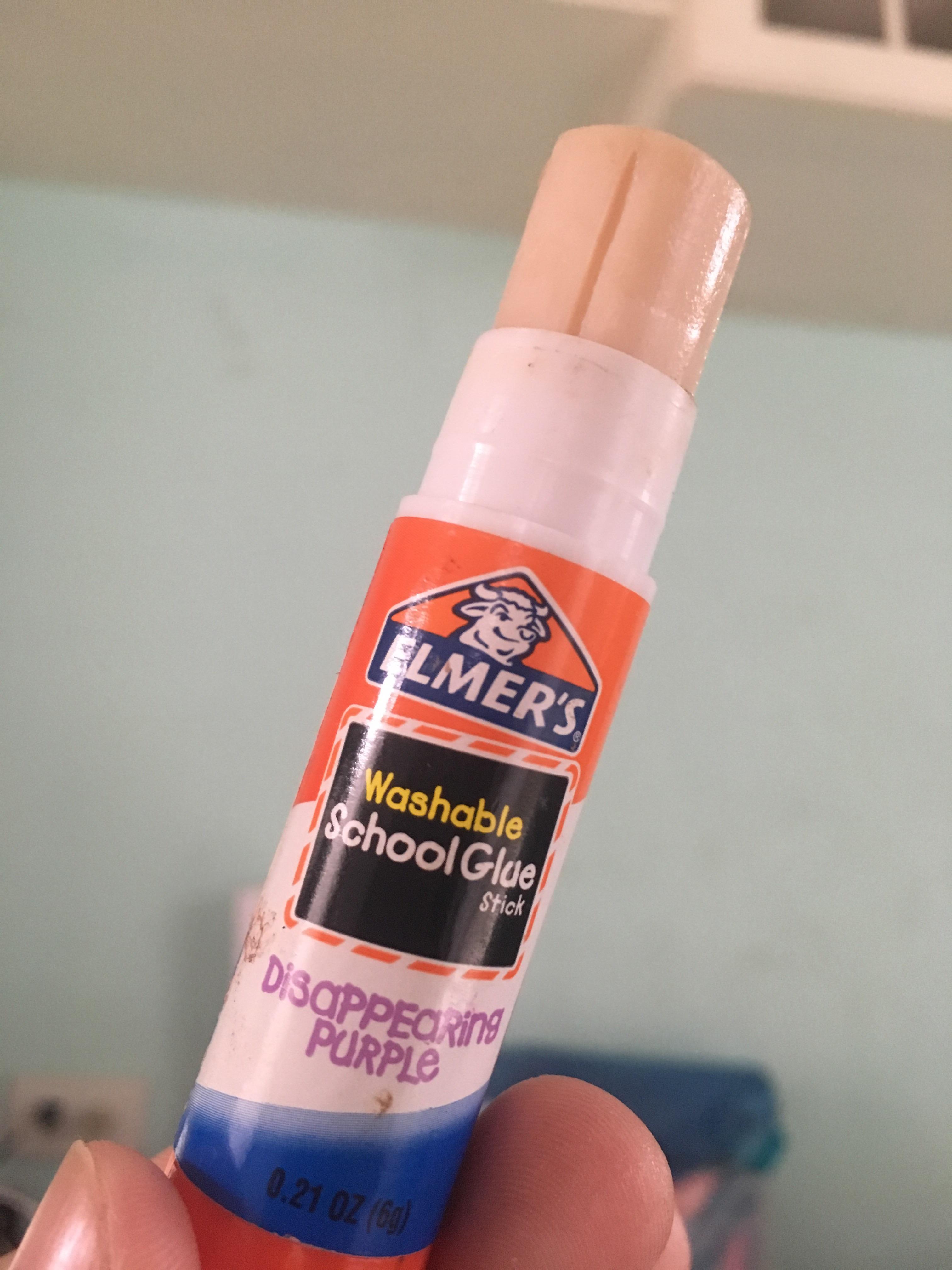 My purple glue stick changed in colour r/mildlyinteresting