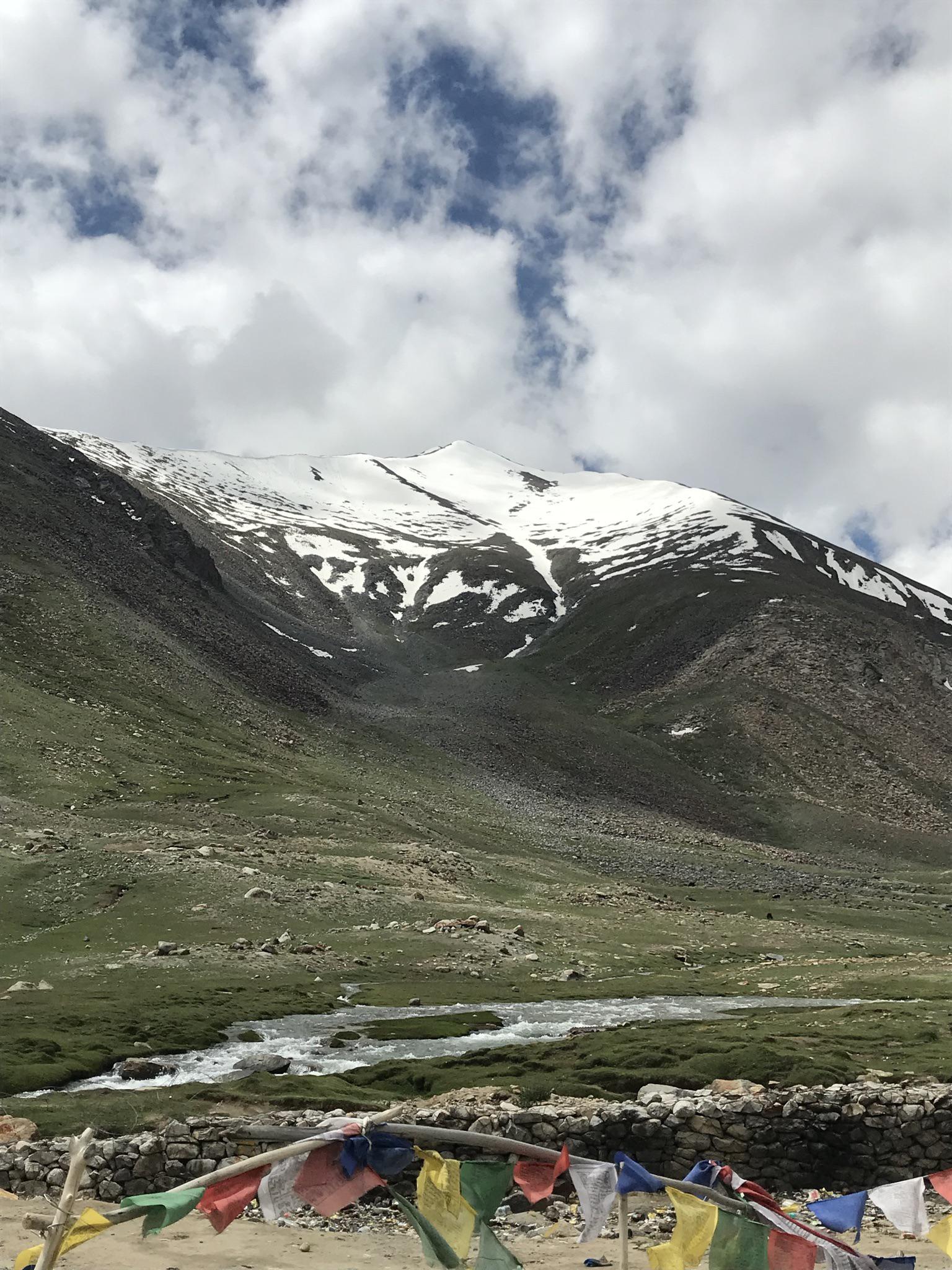 Somewhere in between mountains Leh Laddakh r/IncredibleIndia
