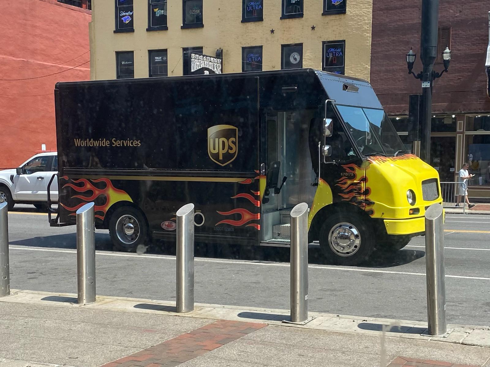 UPS truck deliving in Nashville today mildlyinteresting