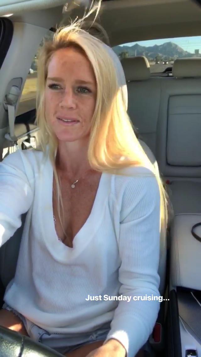 Holly Holmes with some deep Vs r/mmababes