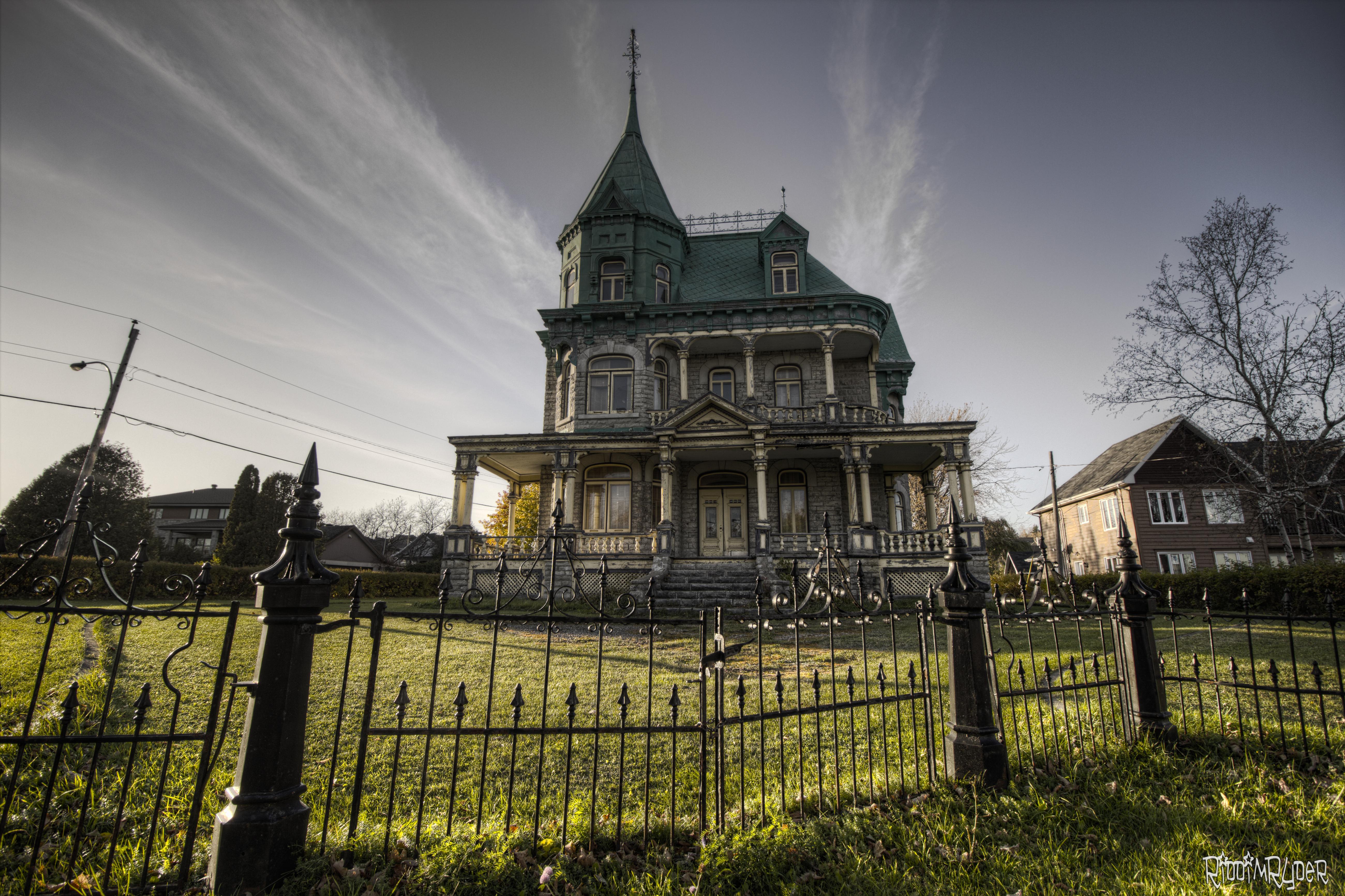 The Absolutely Stunning Abandoned Château Richard located in Quebec
