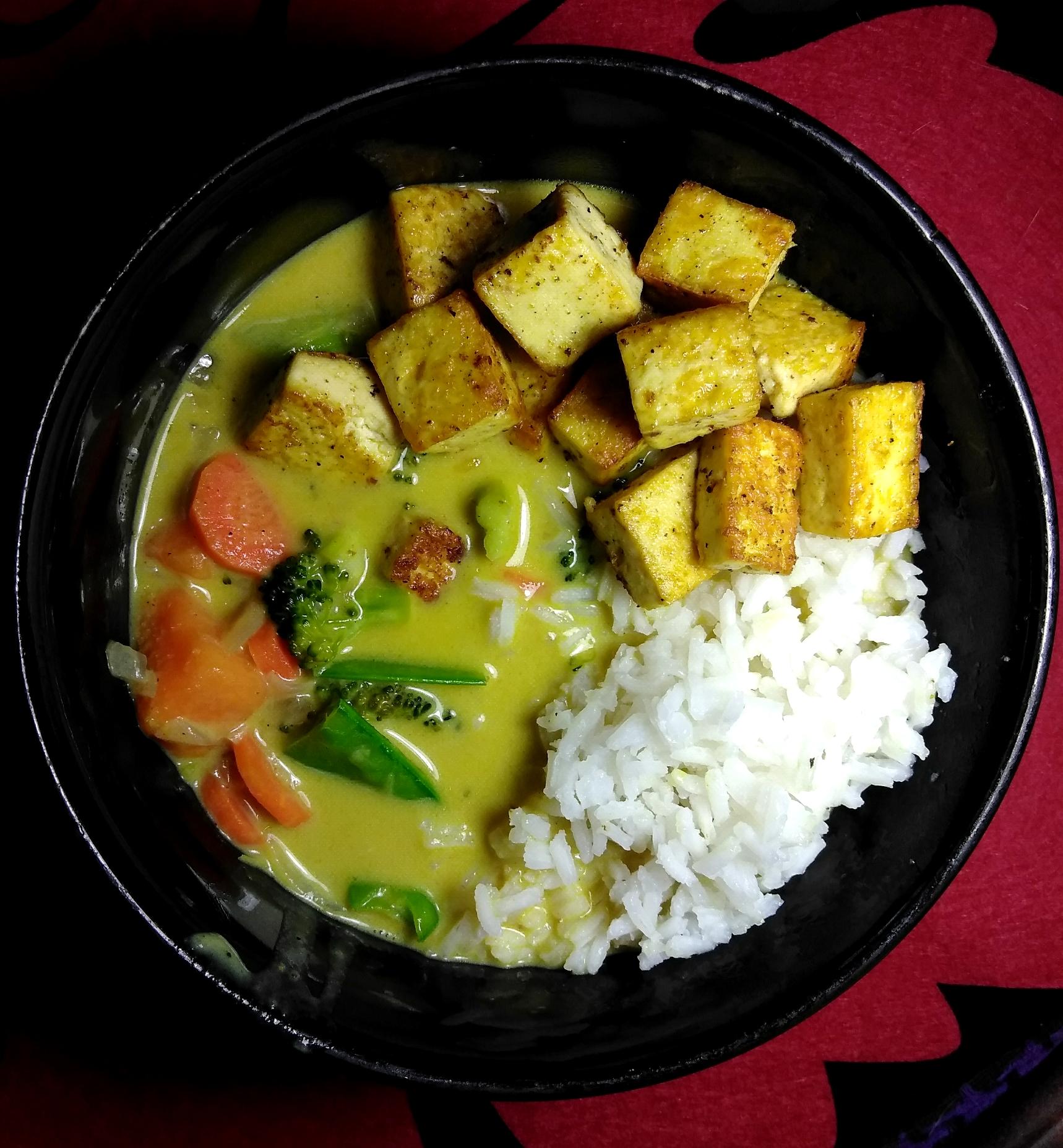 My favorite dish to make, coconut curry w/ tofu. r/vegan