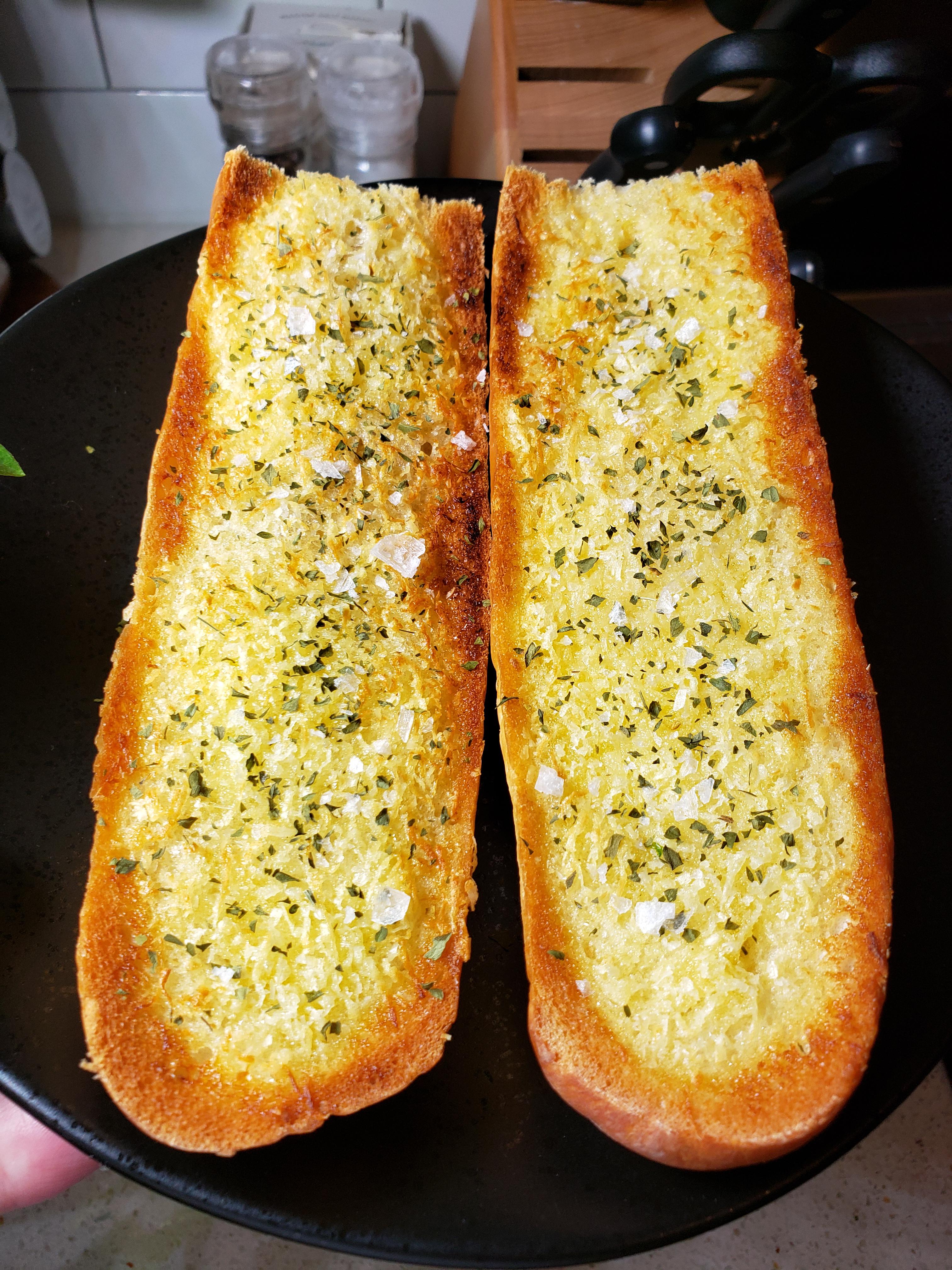 [Homemade] Garlic bread r/food
