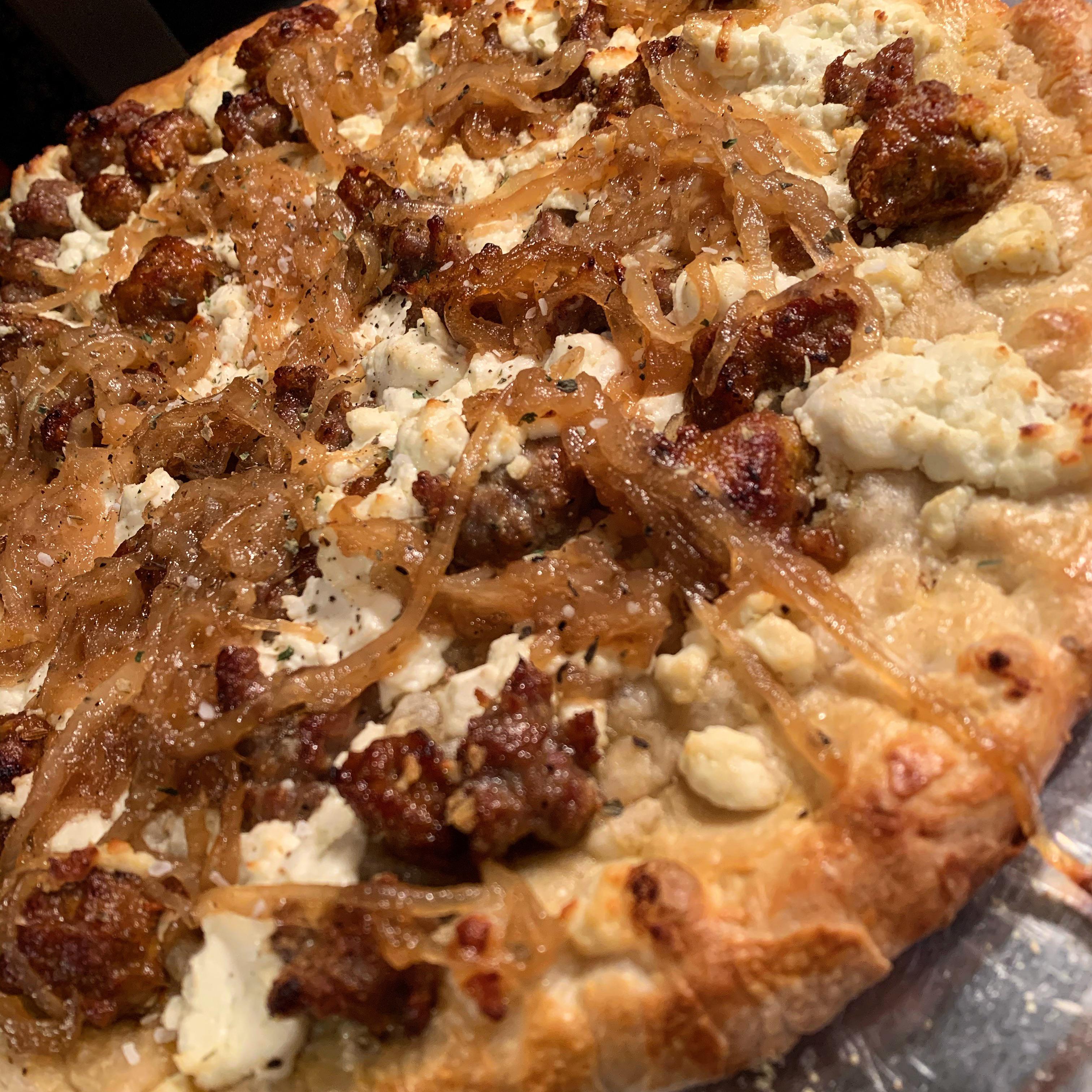 [Homemade] Goat cheese, sausage and caramelized onion pizza r/food
