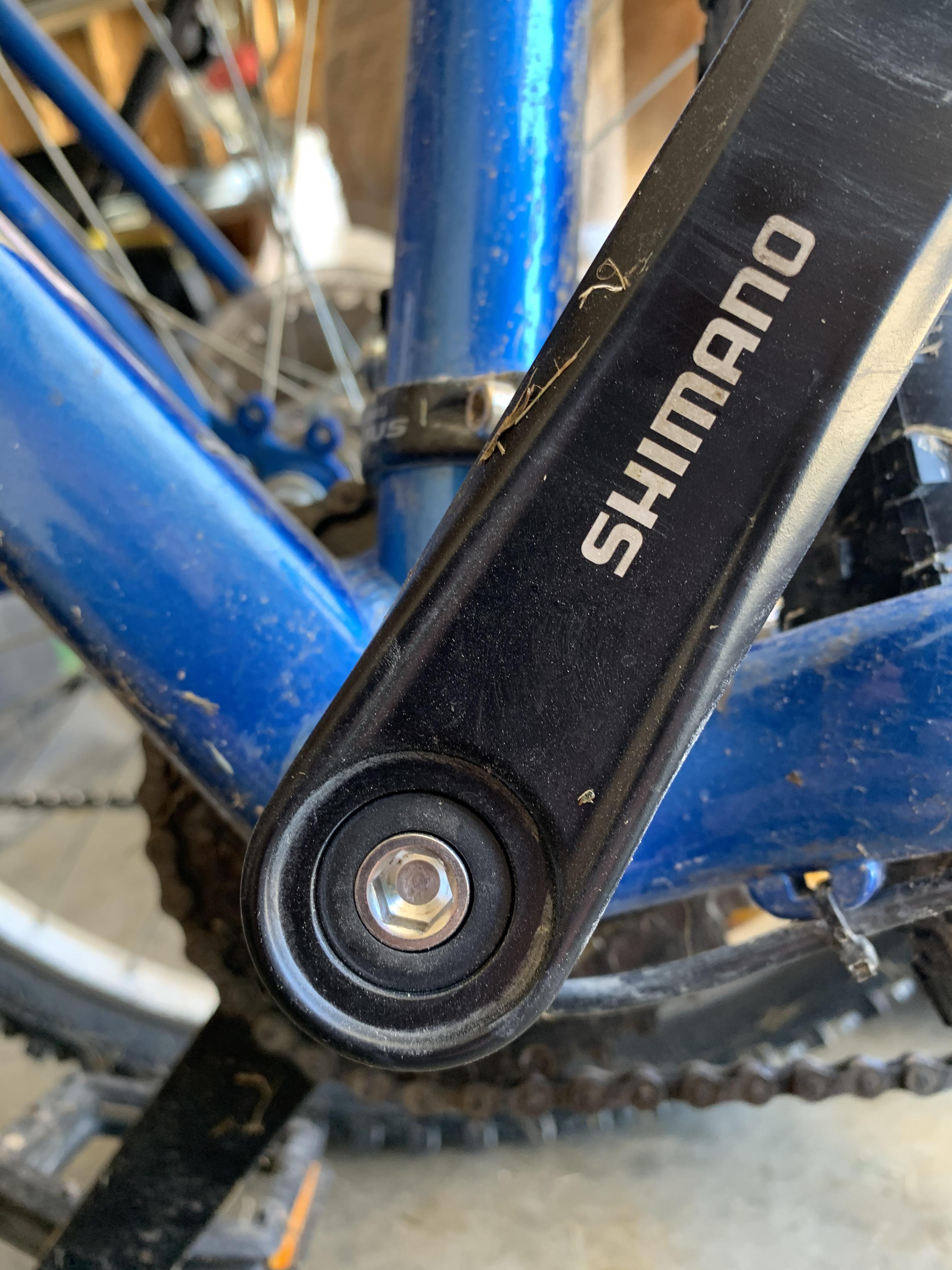 The bolt in the middle of the left crank keeps coming loose. I tighten