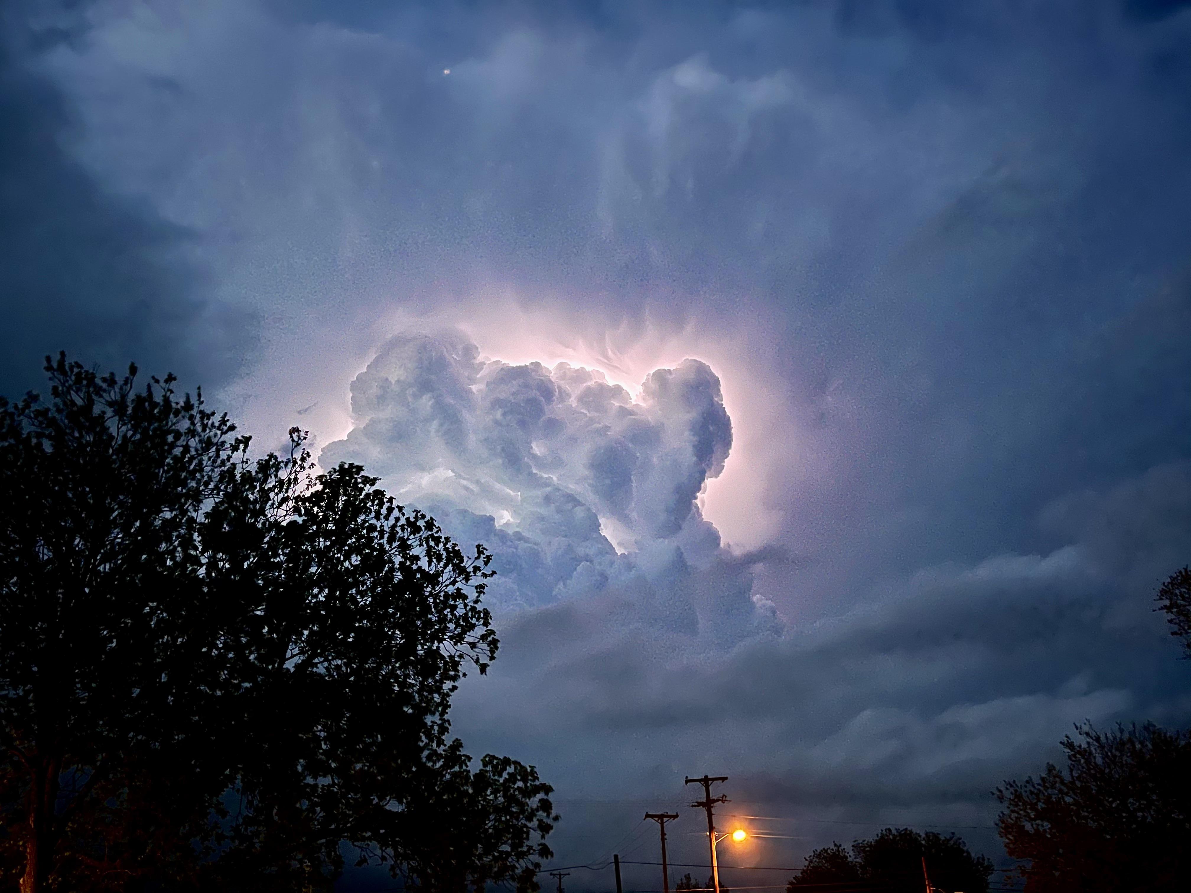 4k video of the very dusty tornado outside of Tallula, Illinois this