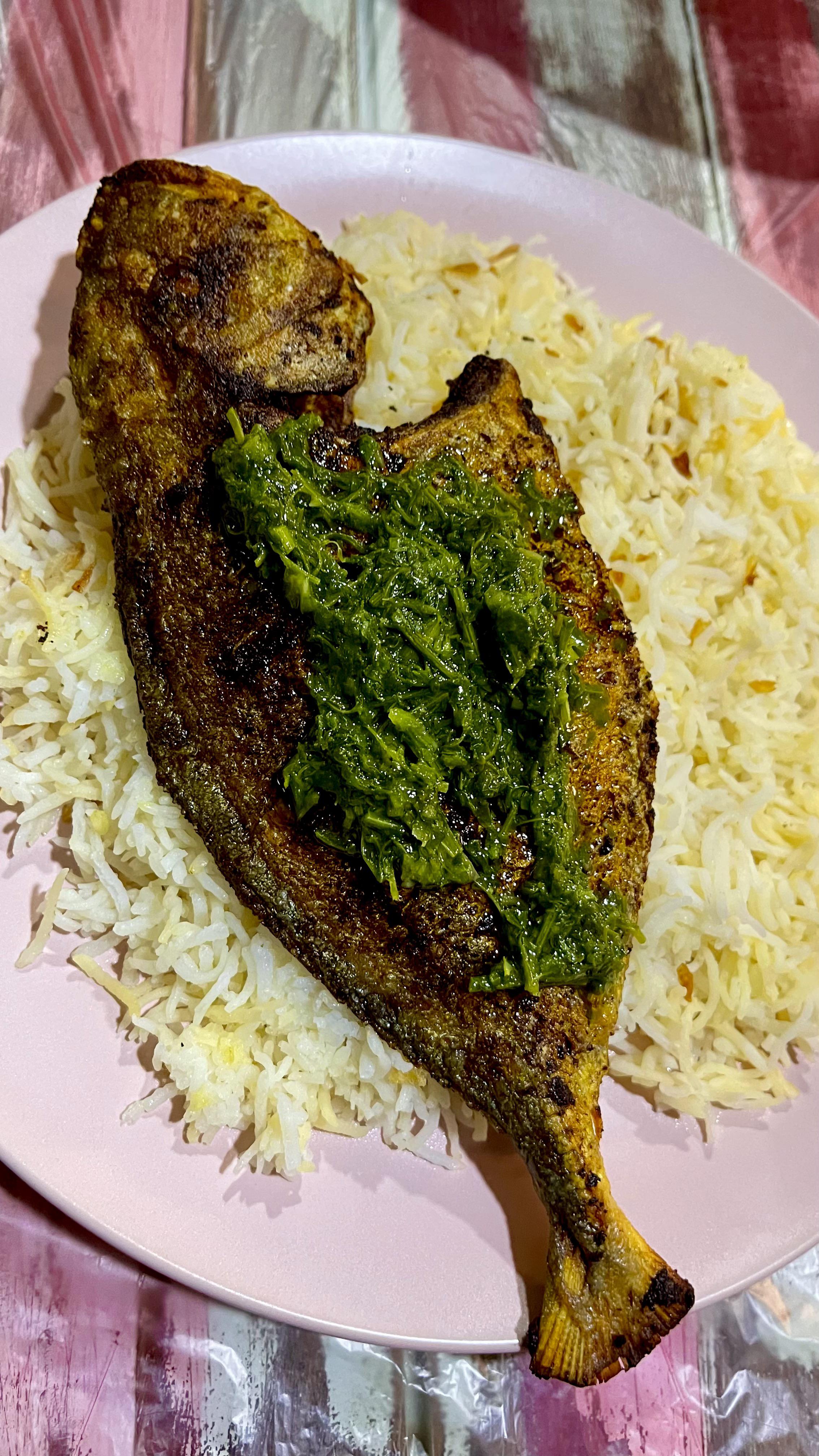 Fried fish with mixed Arabic spices and Chimichurri sauce [OC] r/FoodPorn