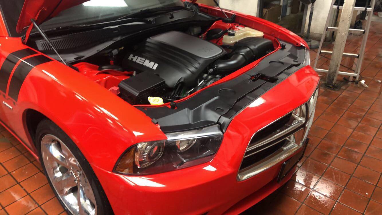 Fresh engine bay wash and wax r/HEMI