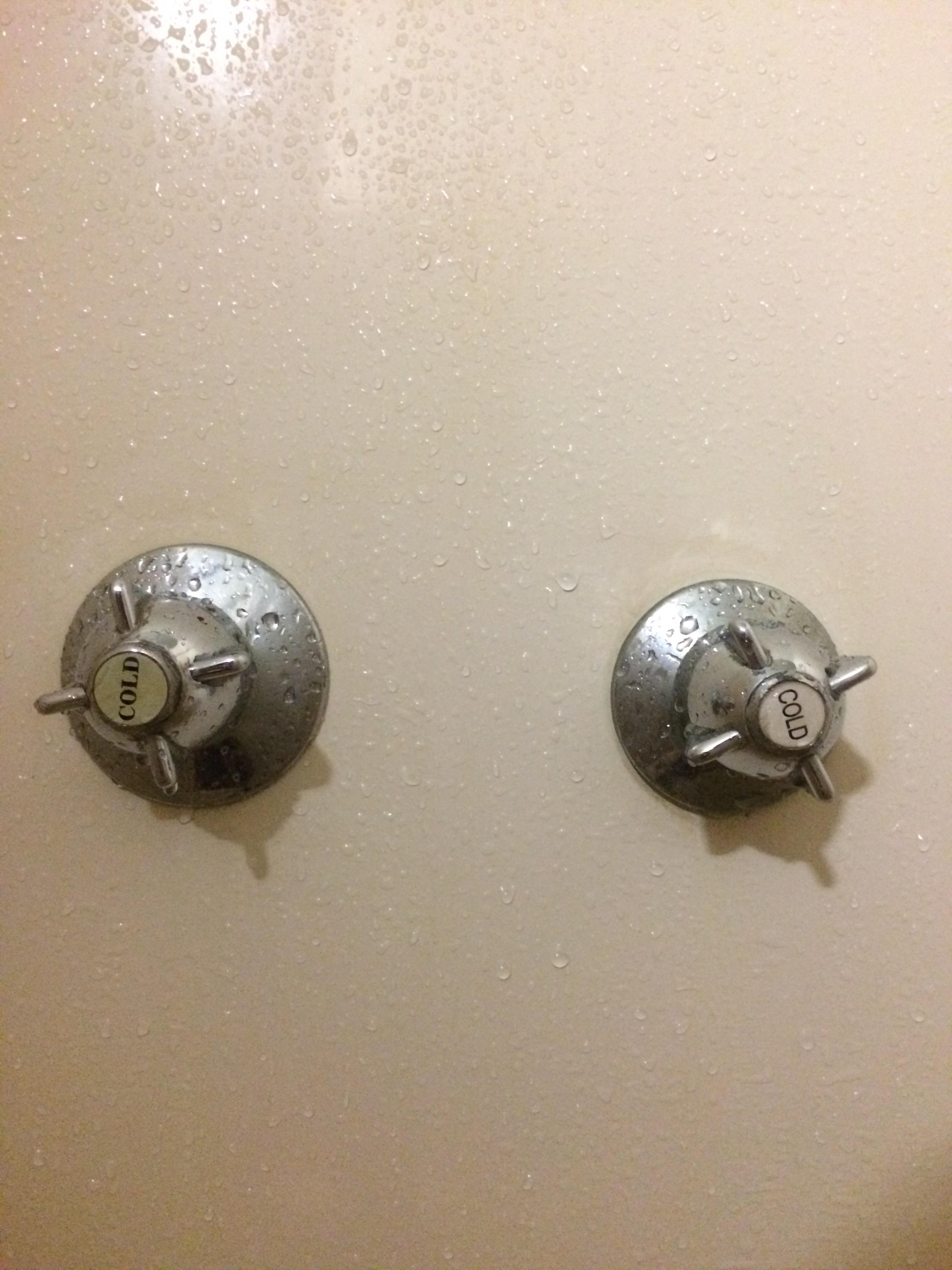 These shower knobs r/mildlyinfuriating