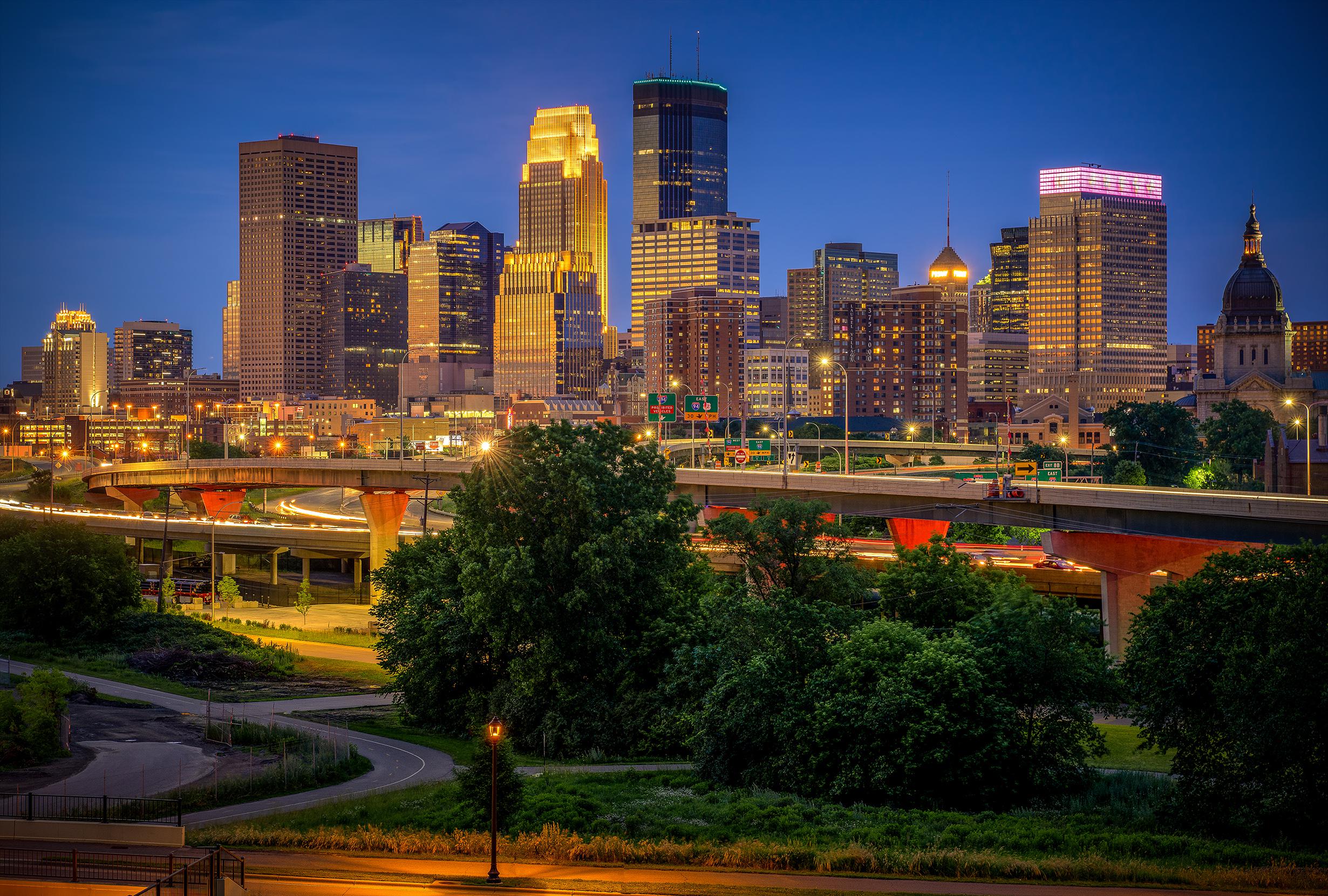 Minneapolis skyline sunset shot from the west r/TwinCities