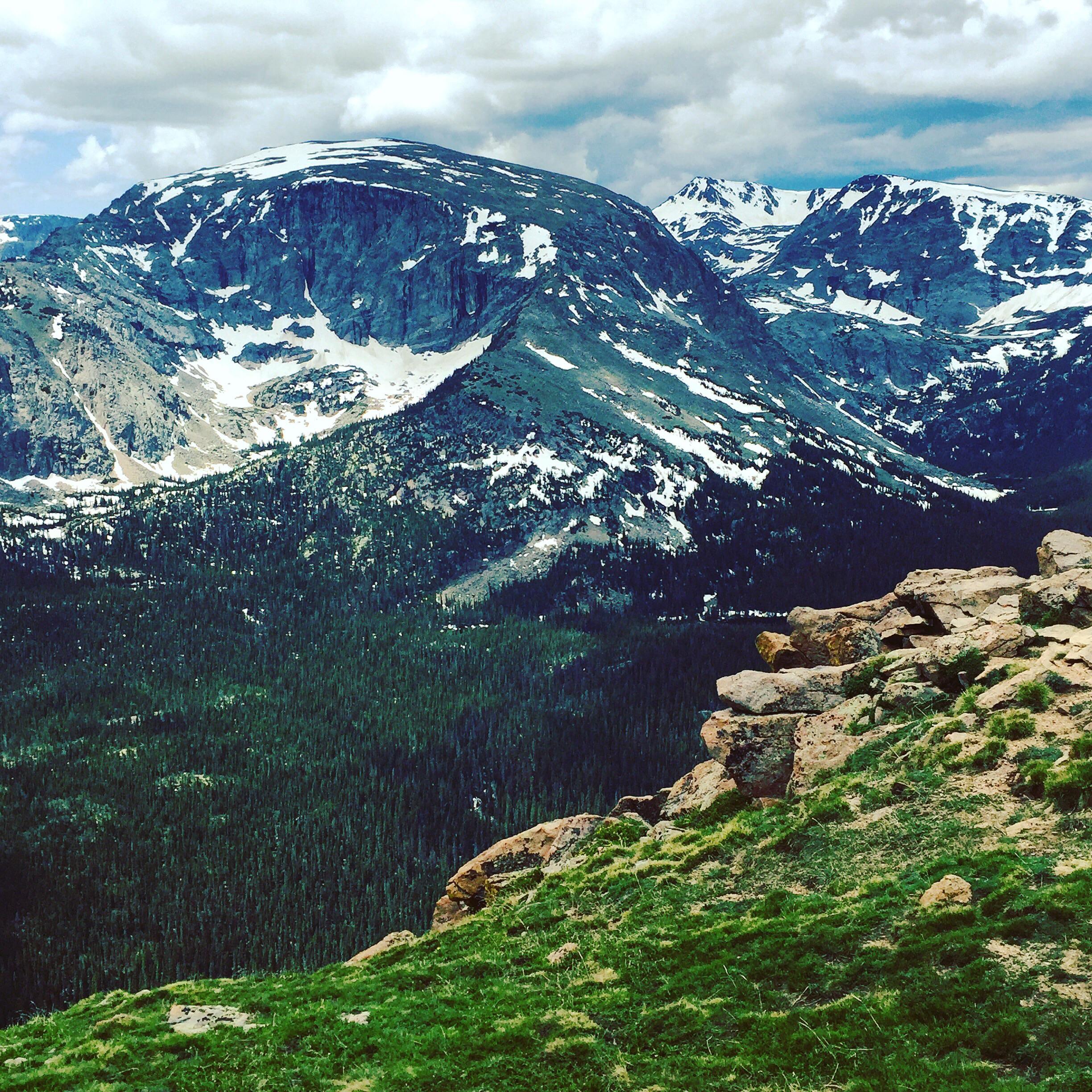 Trail Ridge Road, 11,796 ft. Colorado [OC] [1020x980] r/EarthPorn