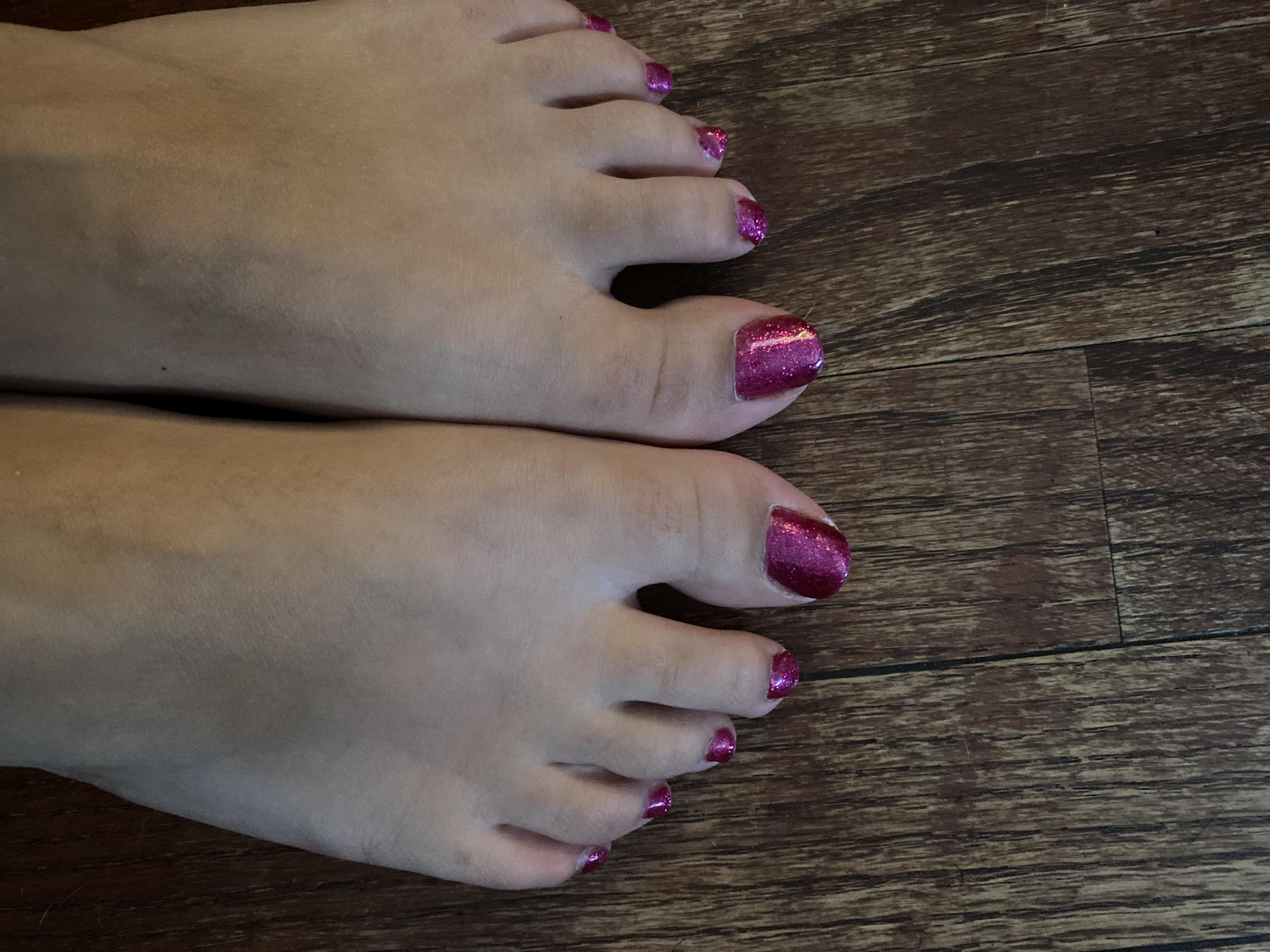 first time posting )! just got my toes done and feeling good! DMs/PMs