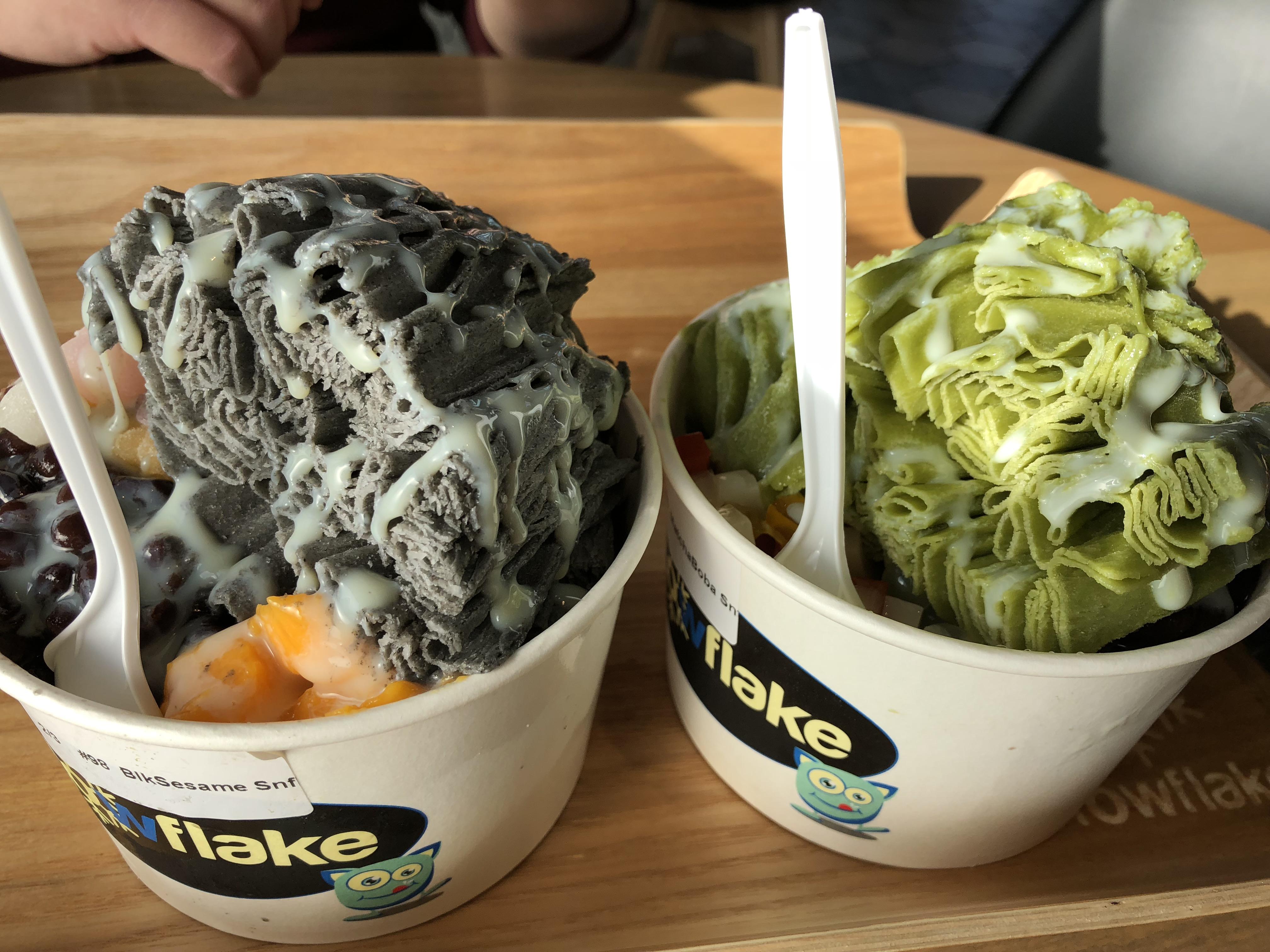 [I ate] Sesame & matcha shaved snow with condensed milk, mochi, red