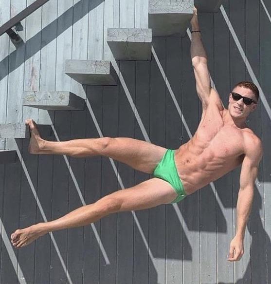 Gay swimmer Mike Del Moro (Check please!) Story in comments : r