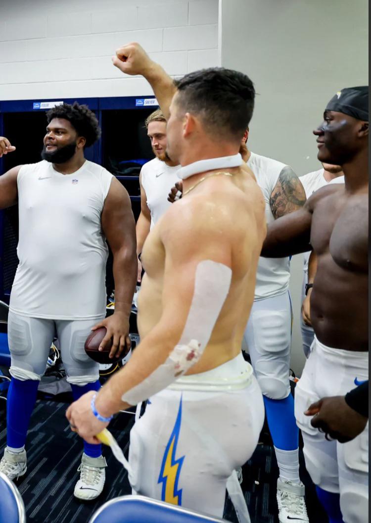 Drue Tranquill celebrating the Chargers’ win over the Texans on 3/2/22