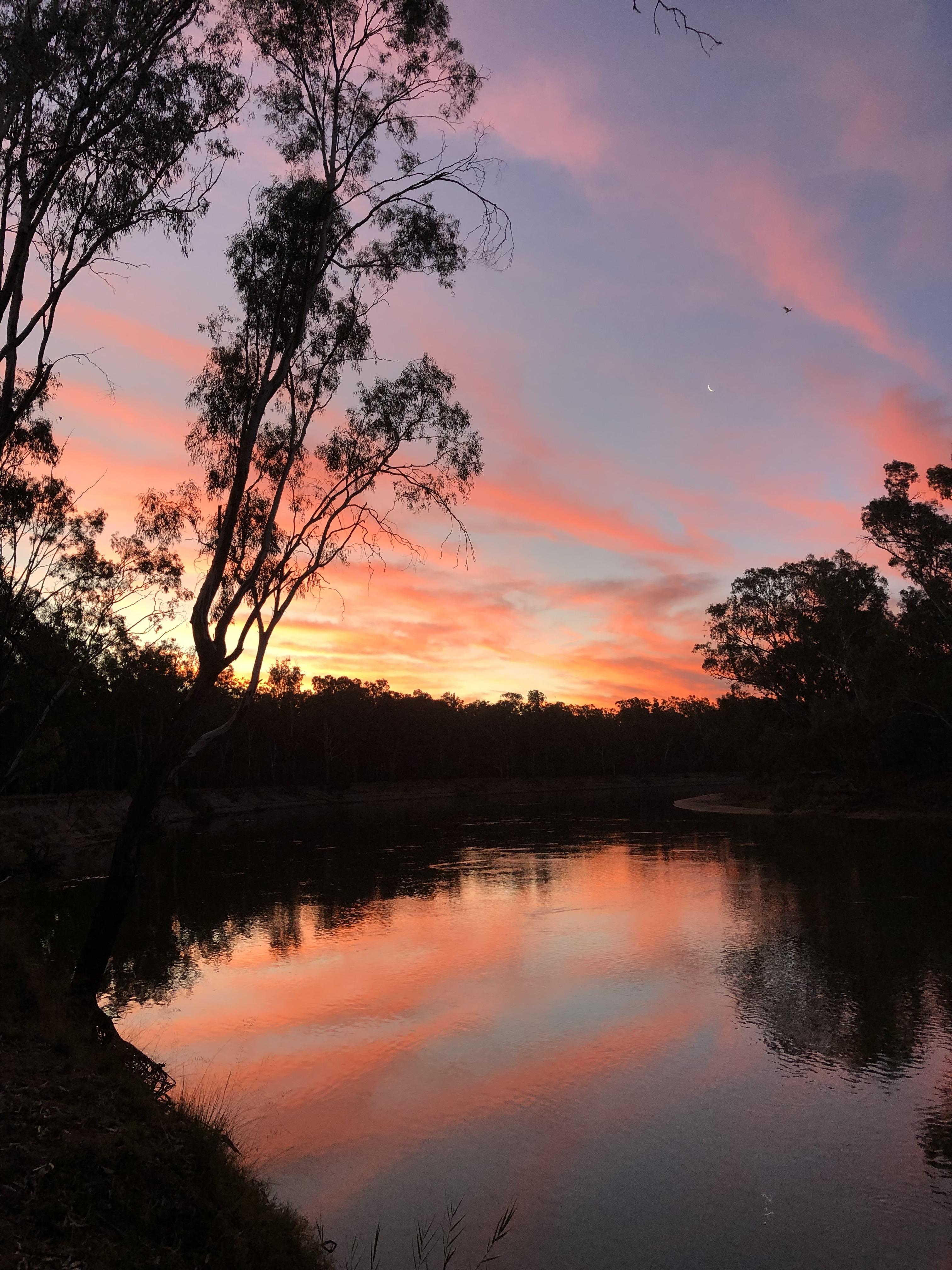 Magical Sunset Murray River, Victoria, Australia r/camping