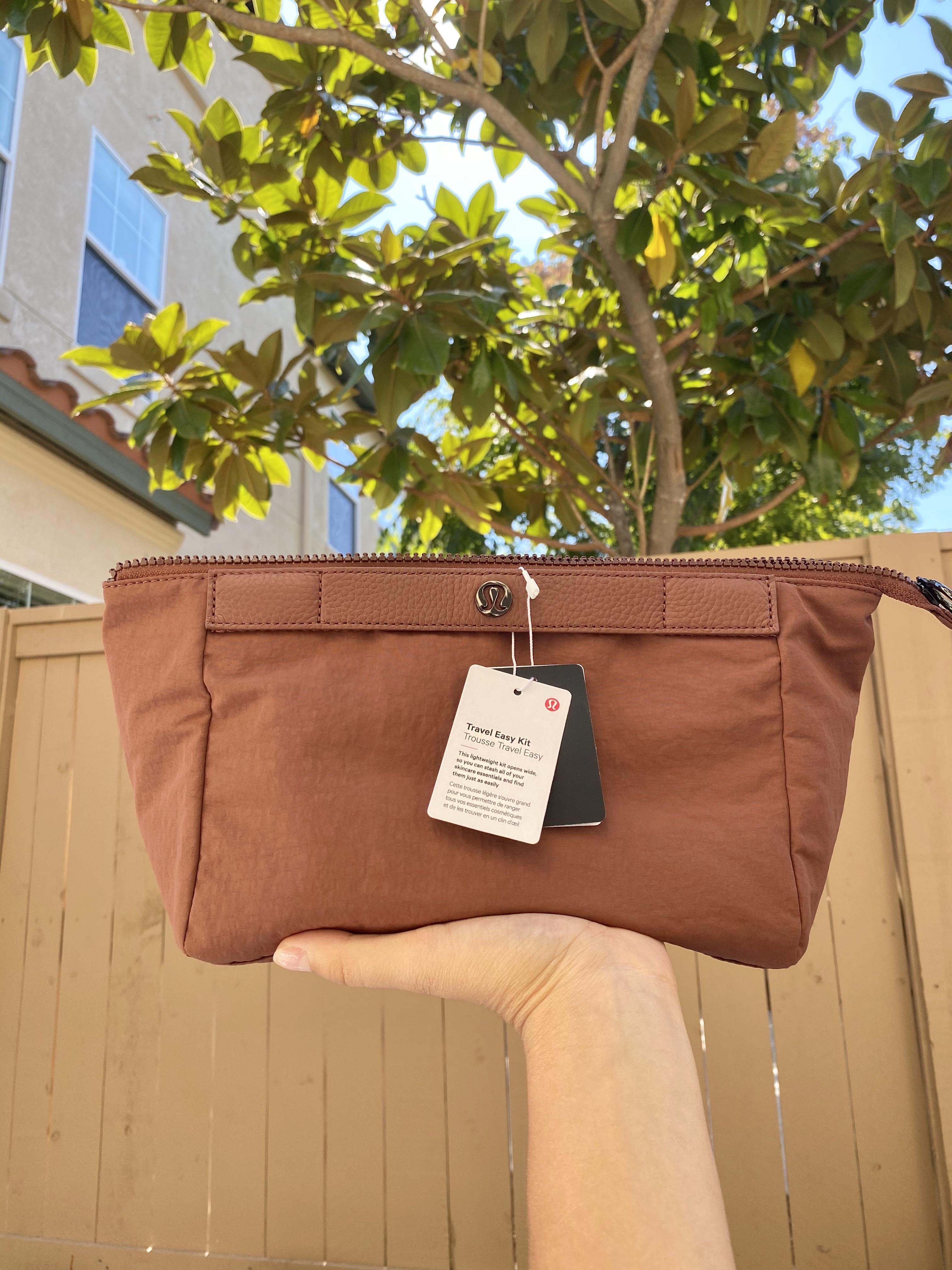 Okay WOW! This is my favorite lulu purchase now! This cosmetic bag is