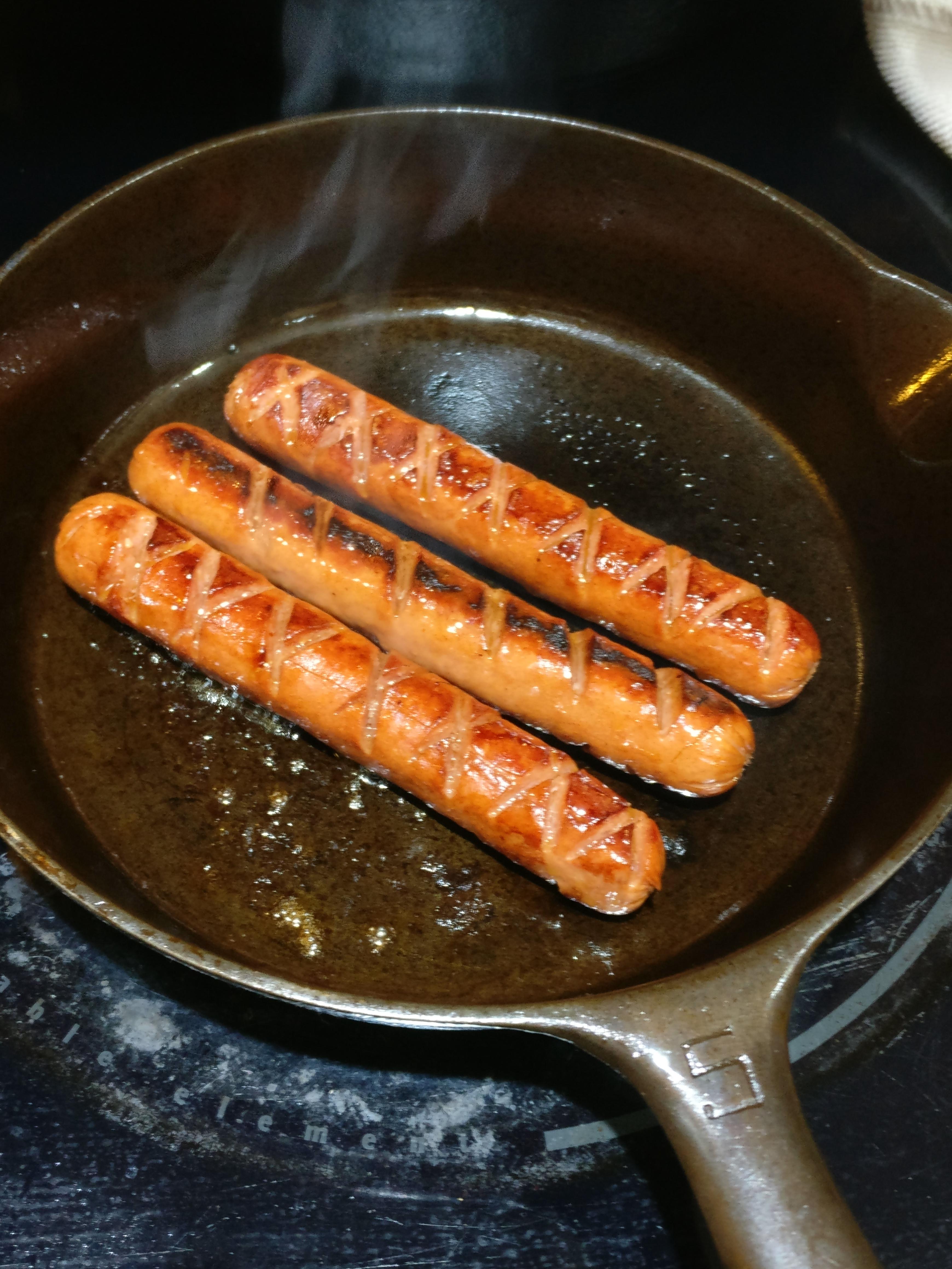 Keepin' it simple... Hot dogs (Hebrew National) cooked in a 193039