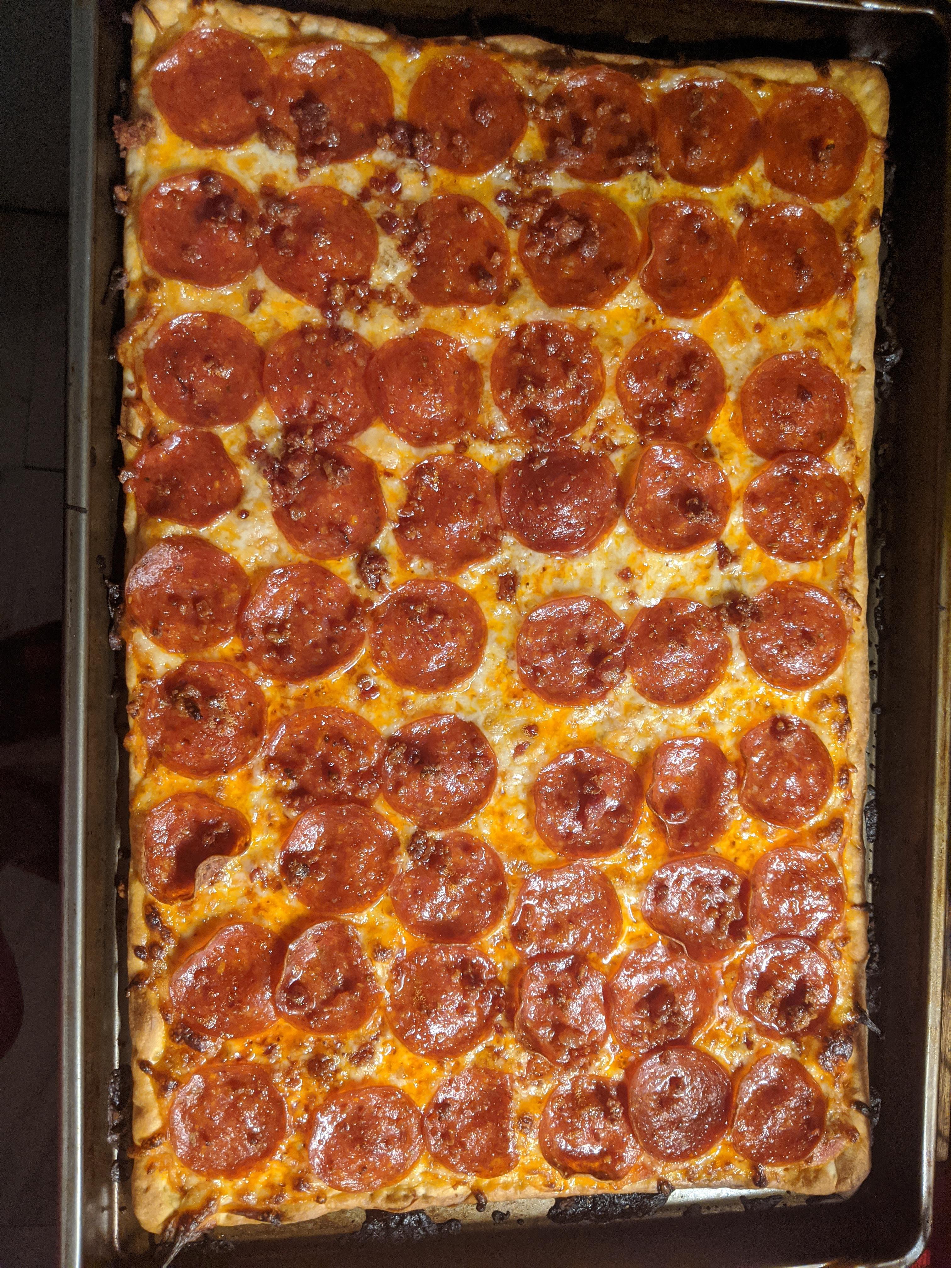 Homemade pepperoni and bacon pizza r/stonerfood