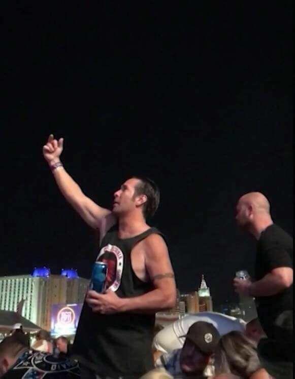 This madlad flipping off the Las Vegas shooter during the shooting