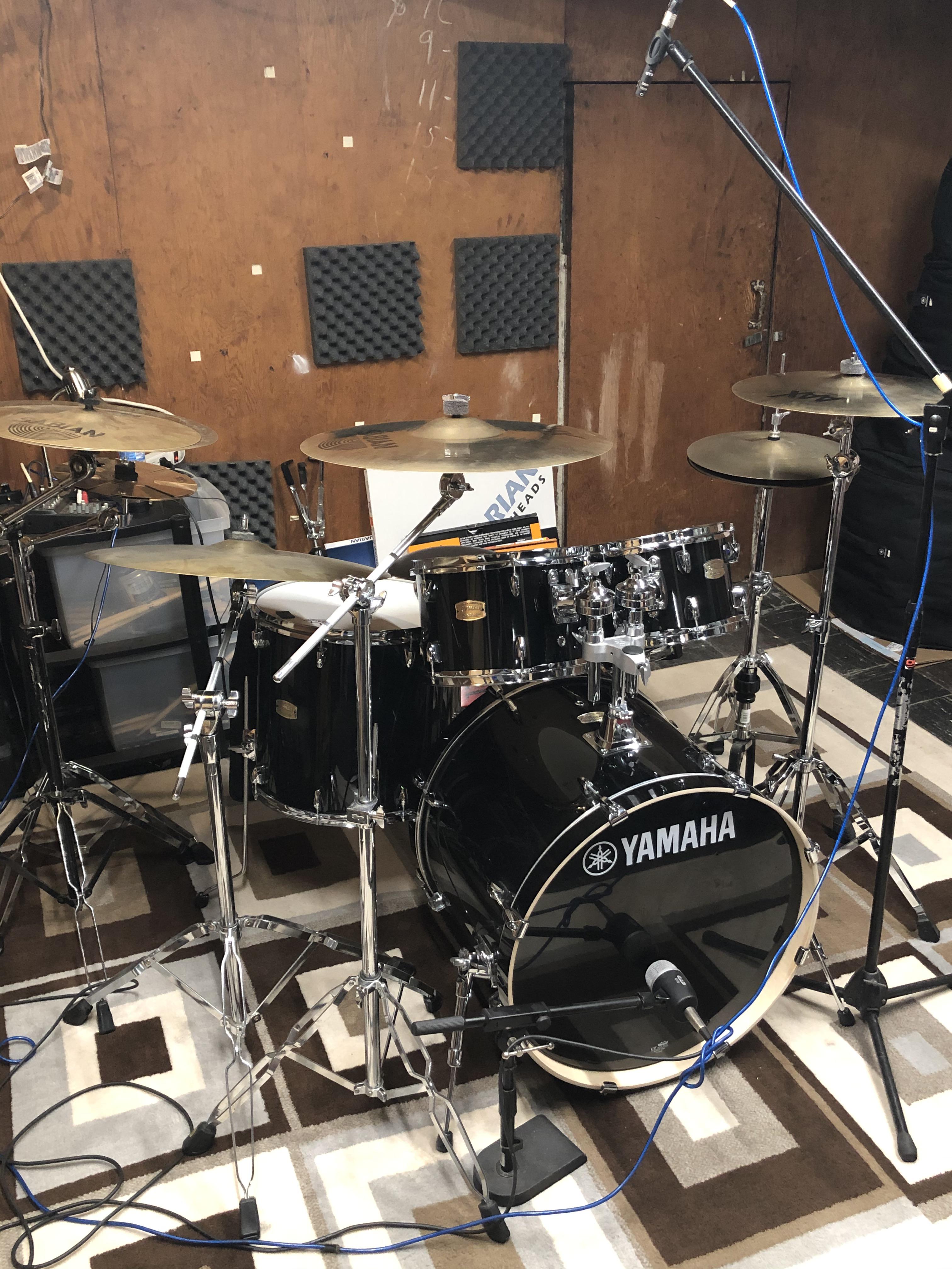 Got the Craigslist special kit cleaned, polished and set up. r/drums