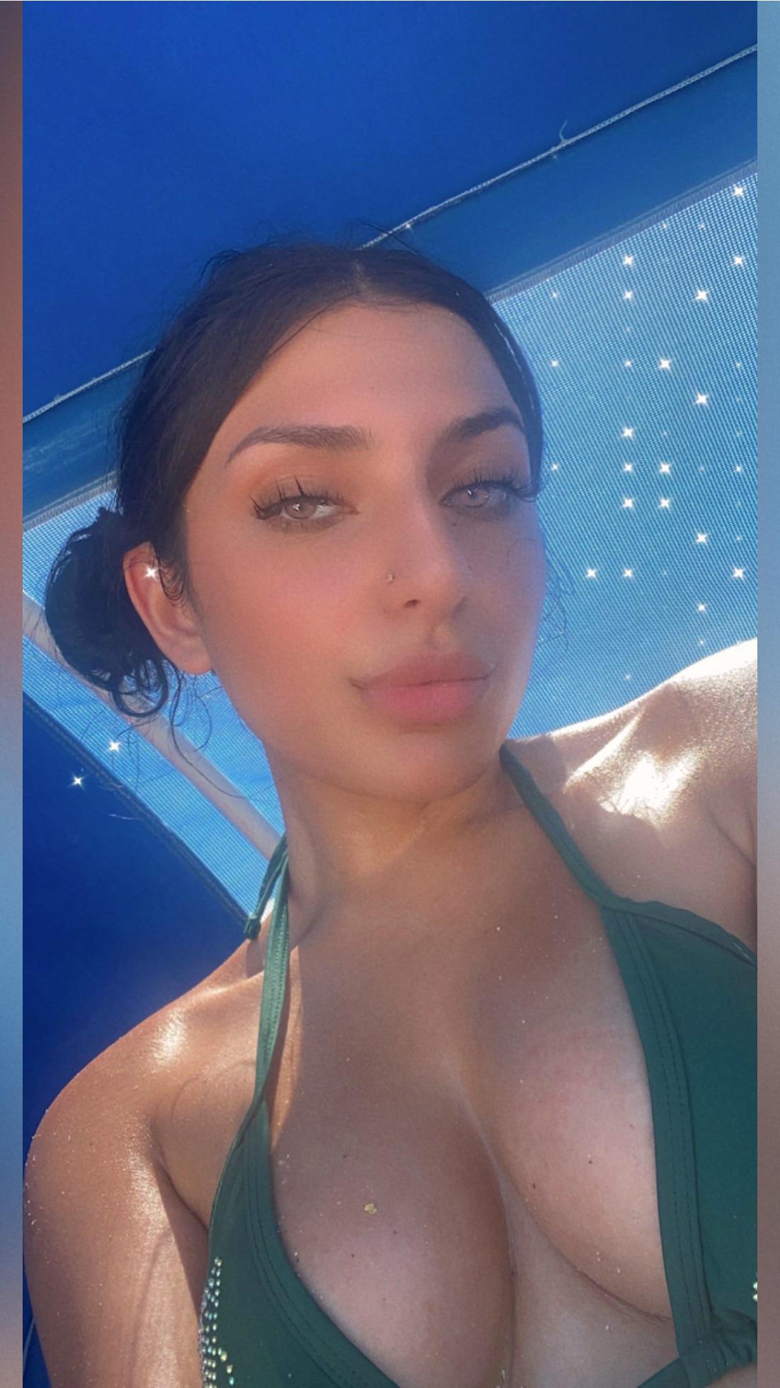 persian baddie u need it :’) : promoteonlyfans