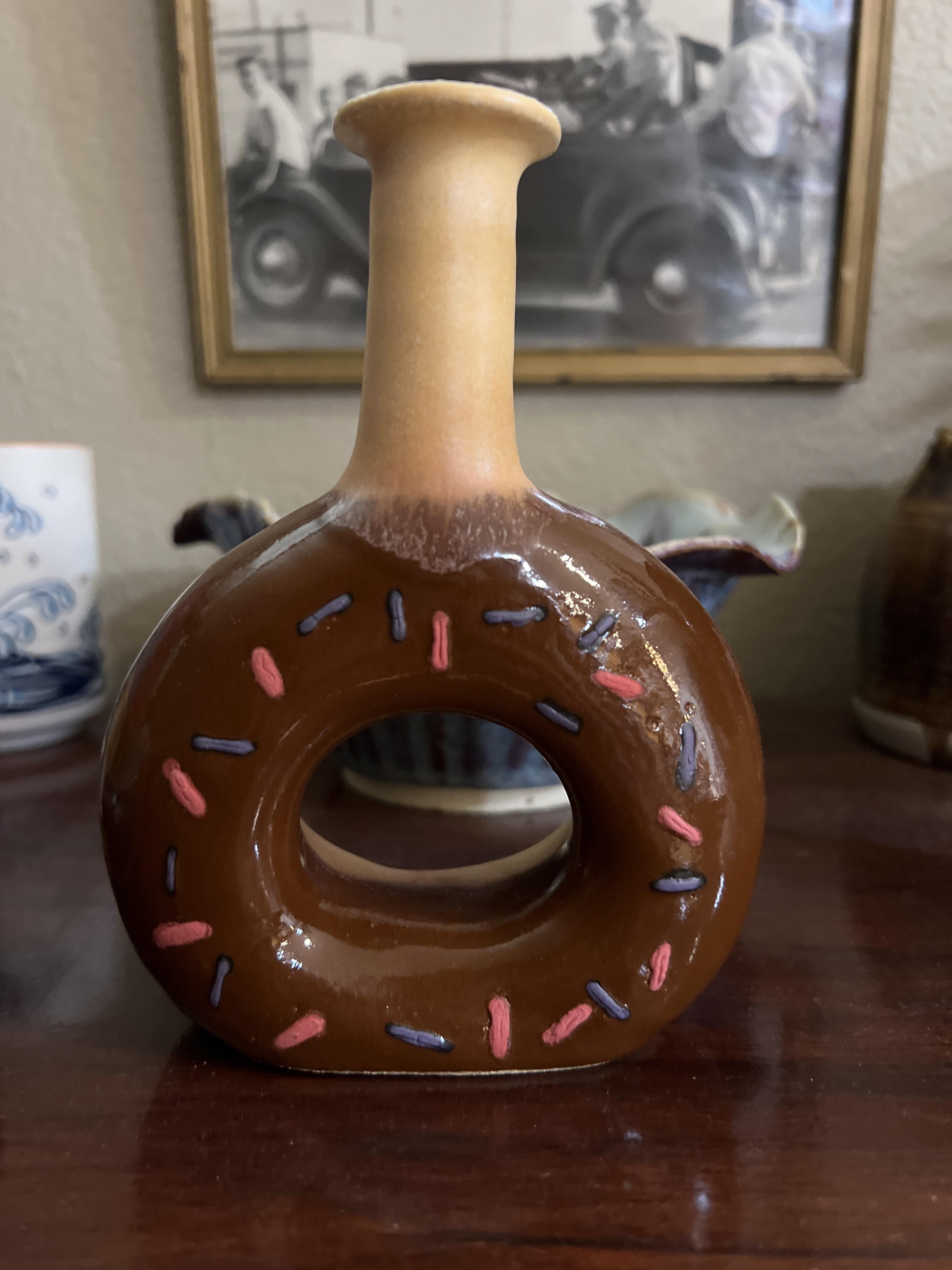So I made a literal doughnut vase! r/Pottery