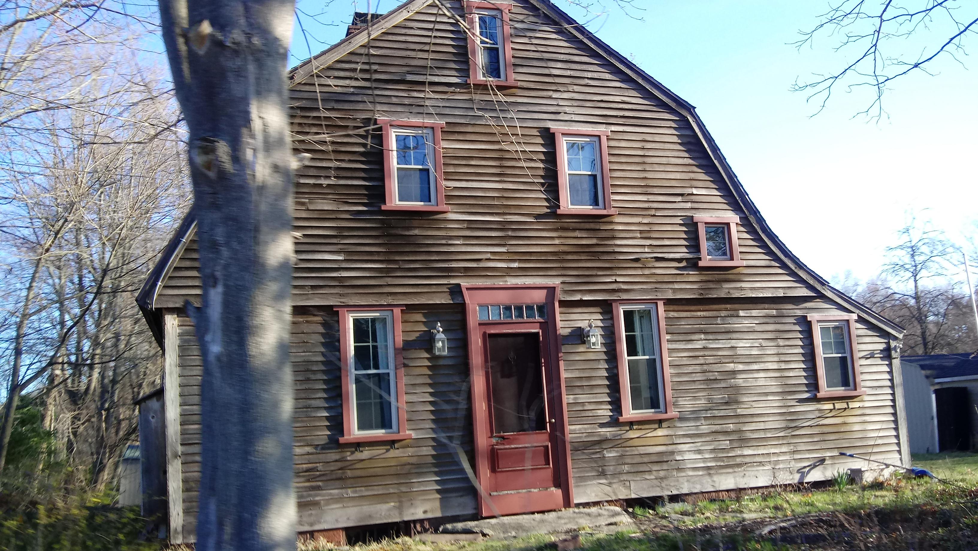 This is Vernon's oldest surviving house, built in 1797. Located at South Street; nearby Henry