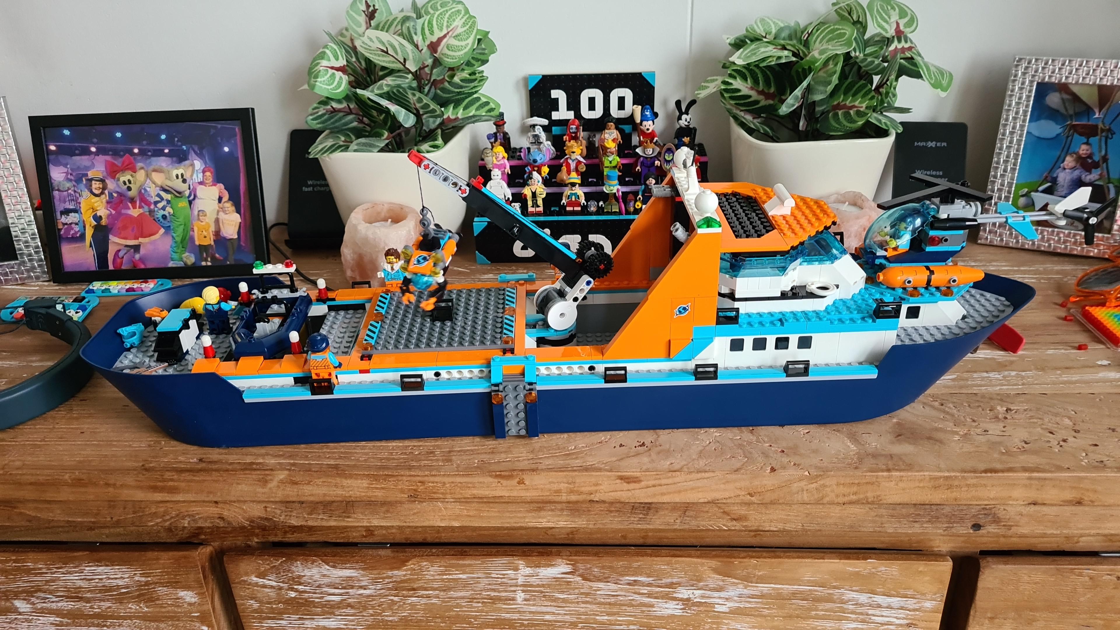 60368 box art and pics does not do this awsome artic set justice : r/lego