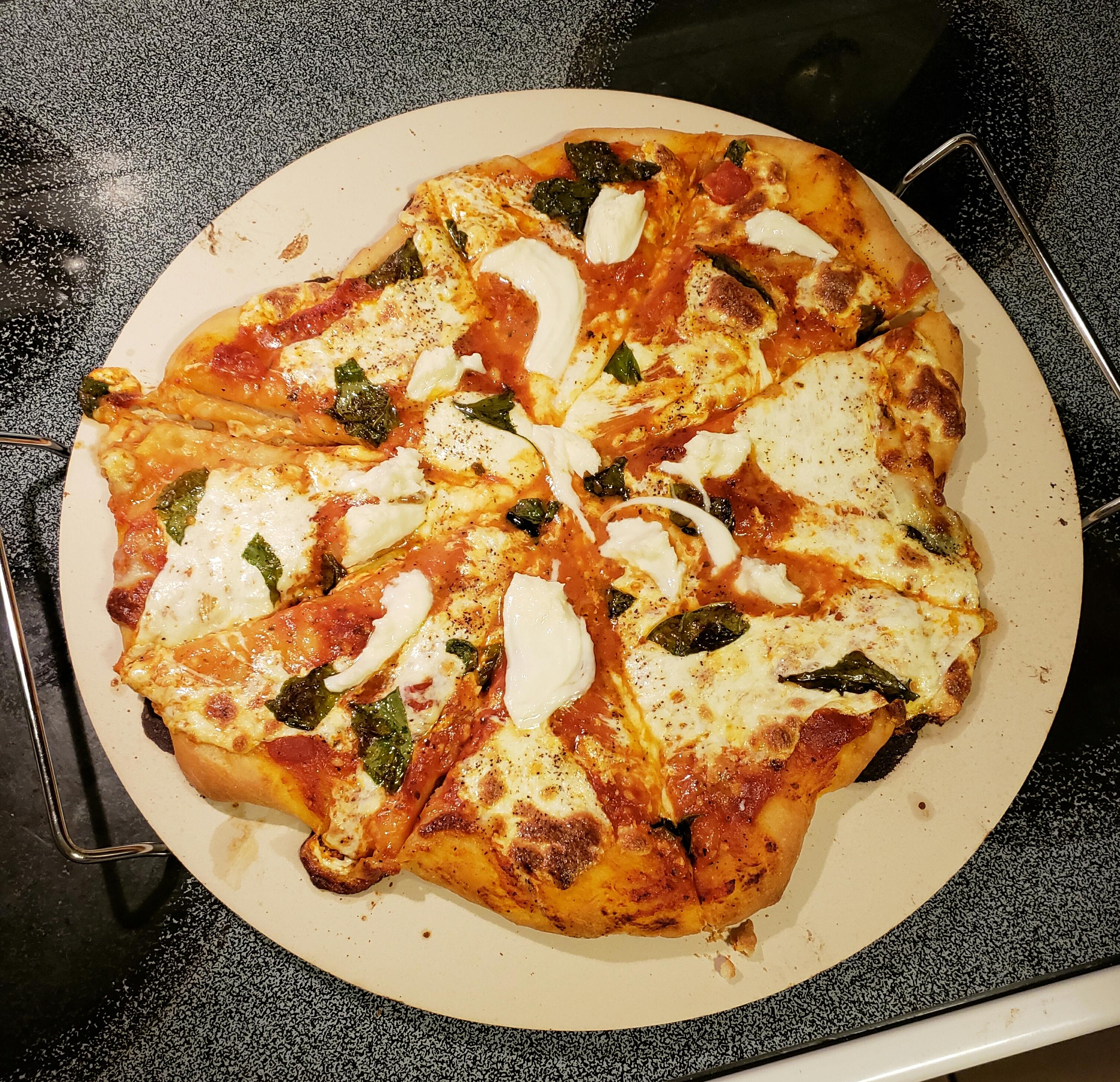Fresh margherita pizza with home grown basil! [Homemade] r/food