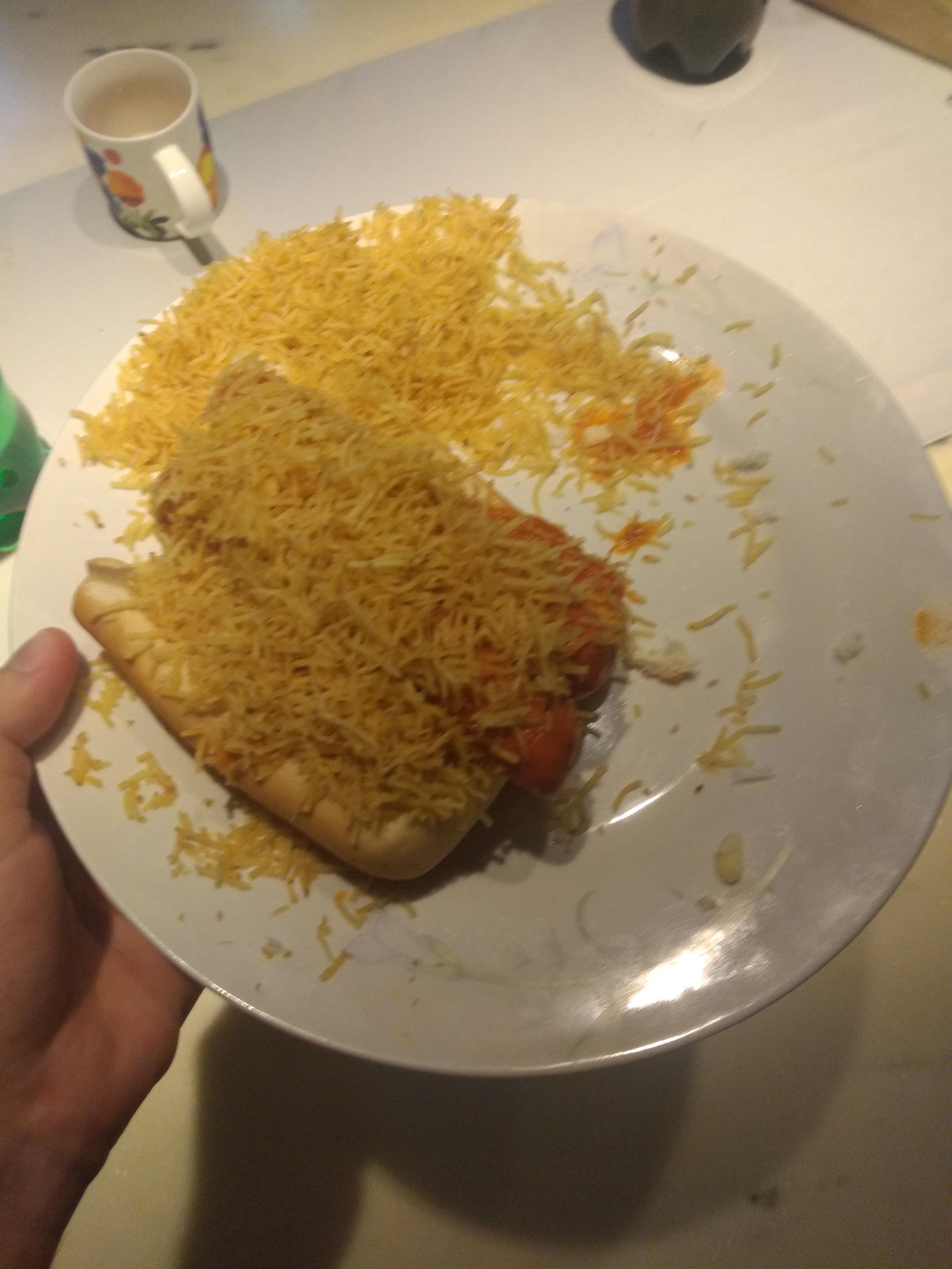 My friend's hot dog with shoestring potatoes r/shittyfoodporn