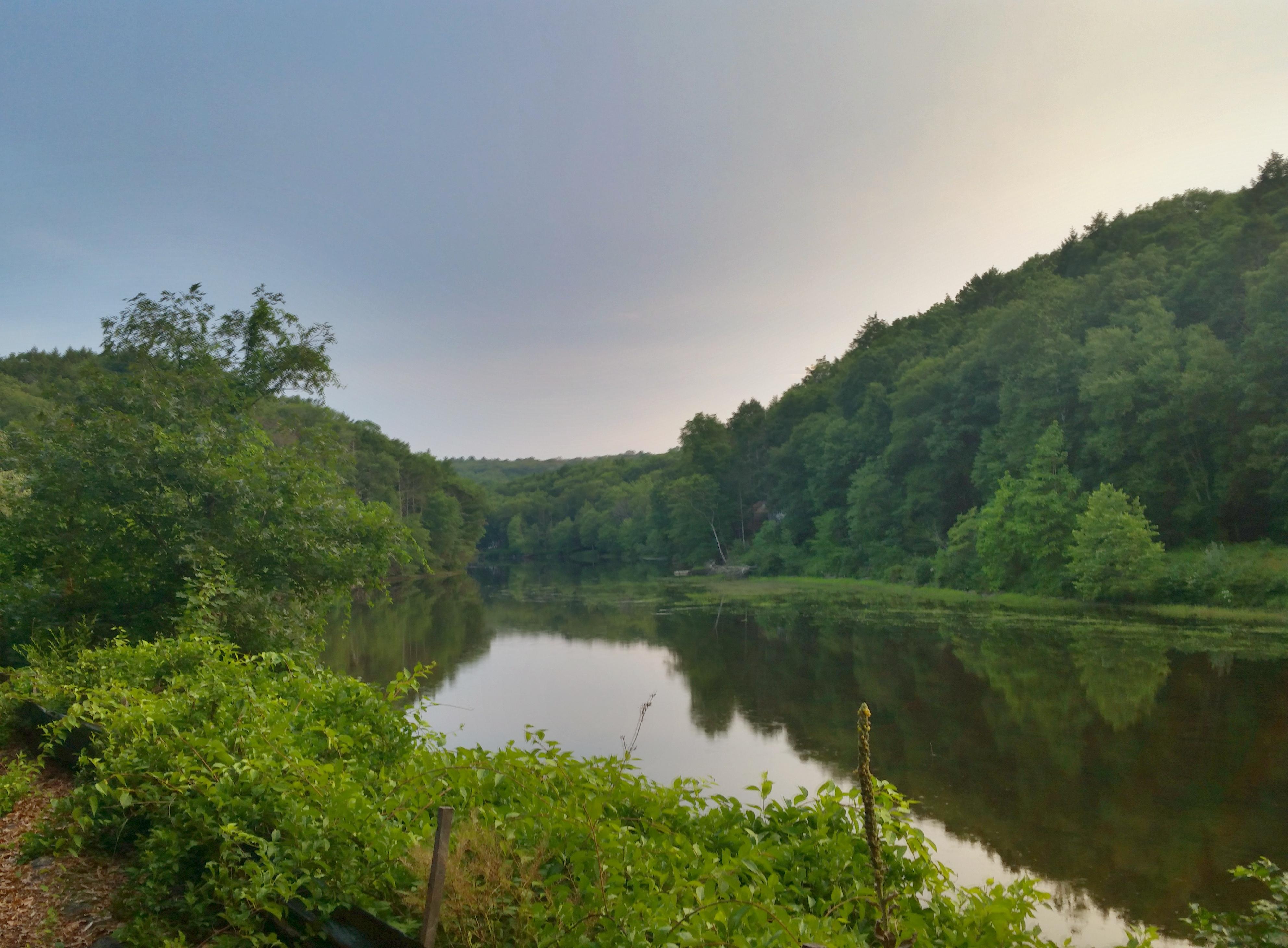 Salmon River, East Haddam, CT just before sunset. [3969x2922] r/EarthPorn