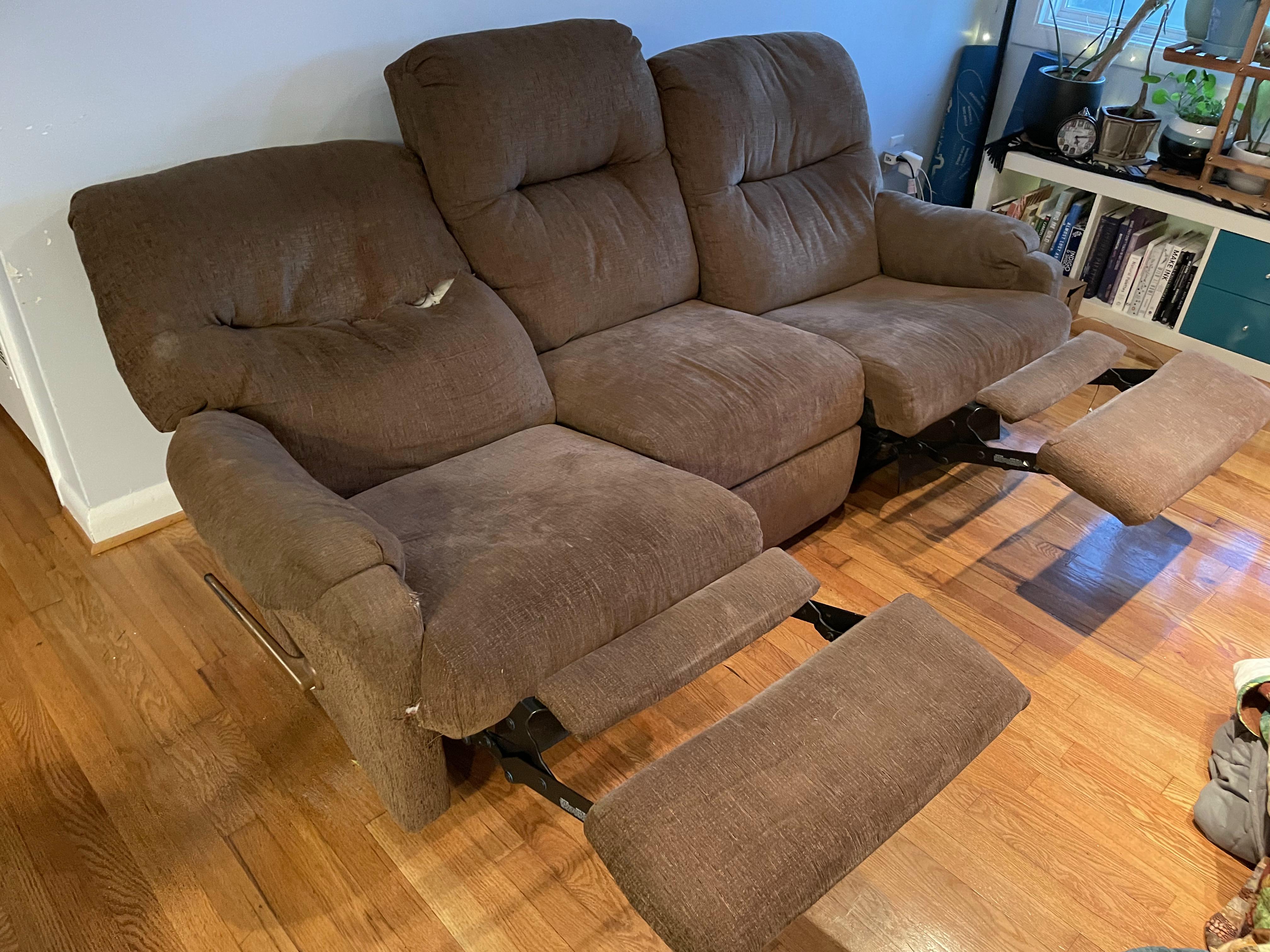 Couch with dual recliners r/PDXBuyNothing