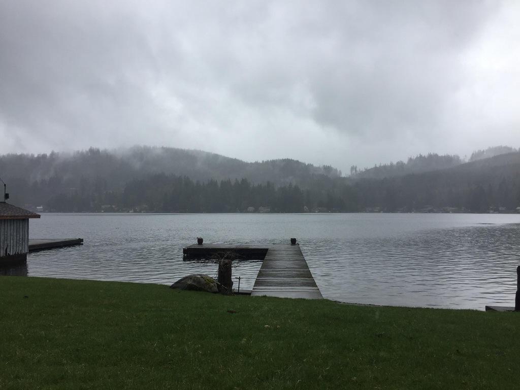 (OC) Summit Lake, WA [1334 x 750] r/waterporn