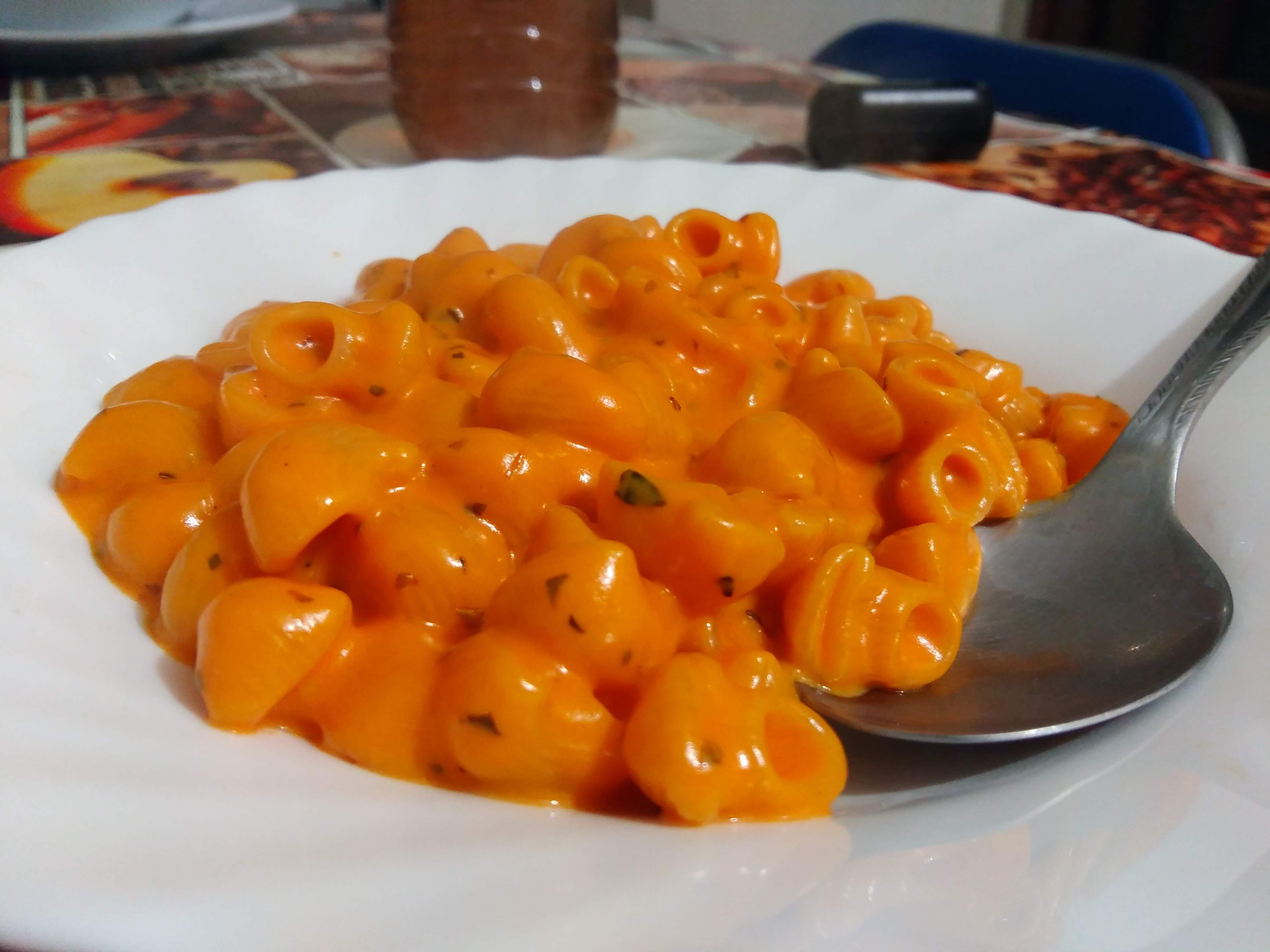 Pasta with cheddar sauce I made a while ago r/FoodPorn