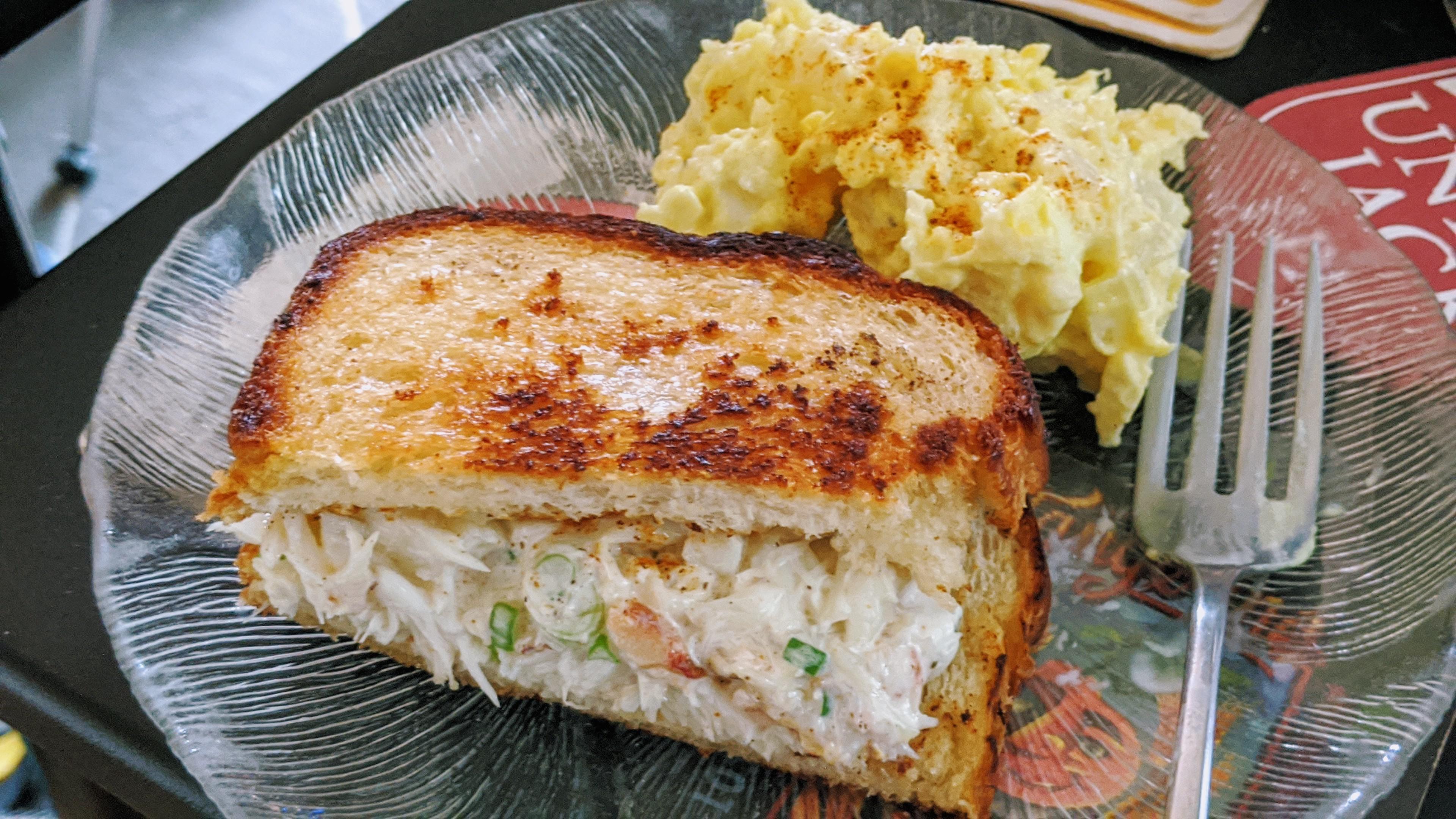 [Homemade] Dungeness Crab Salad Sandwich r/food