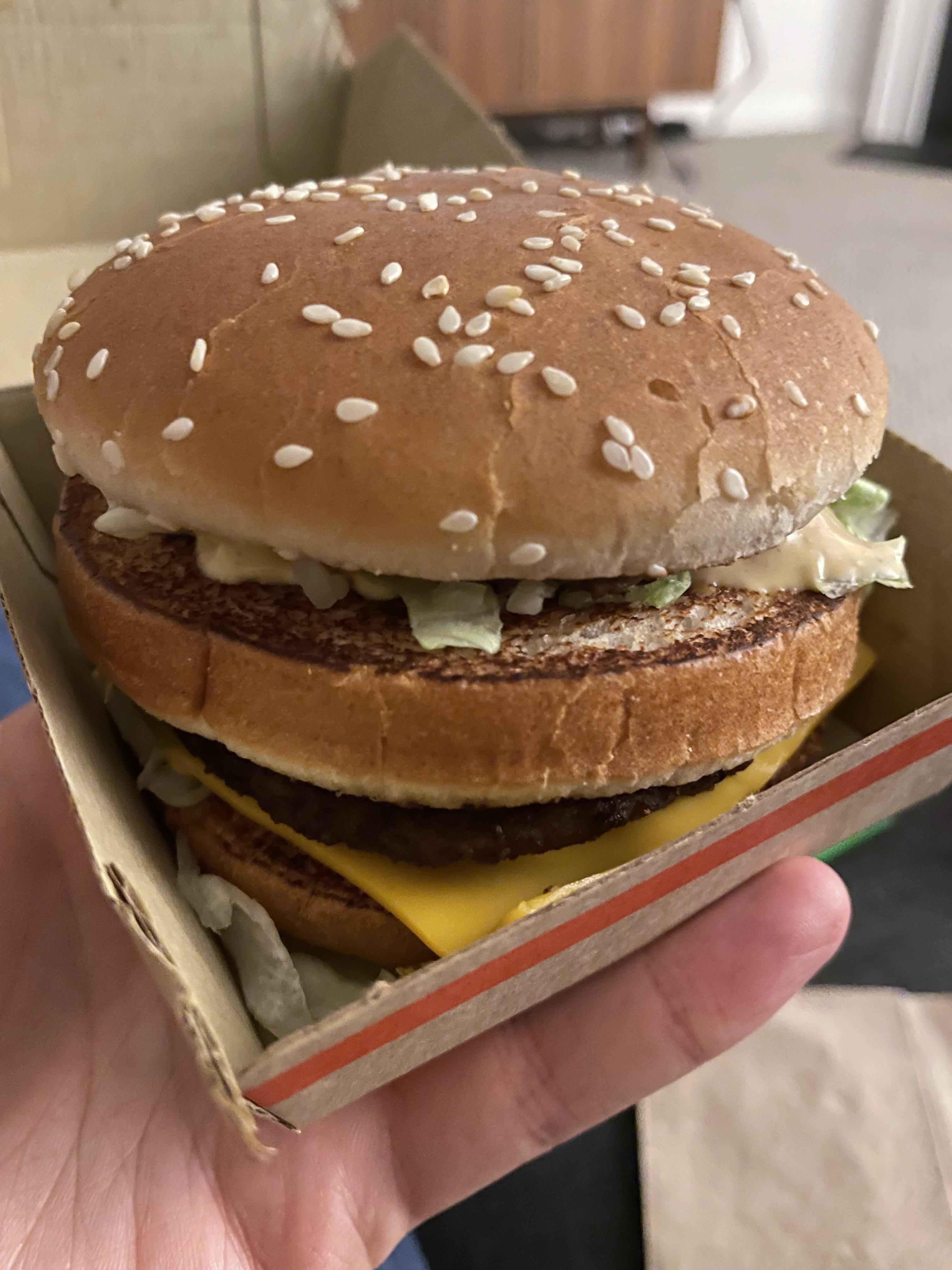 This Big Mac that actually looks like the pictures r/mildlyinteresting